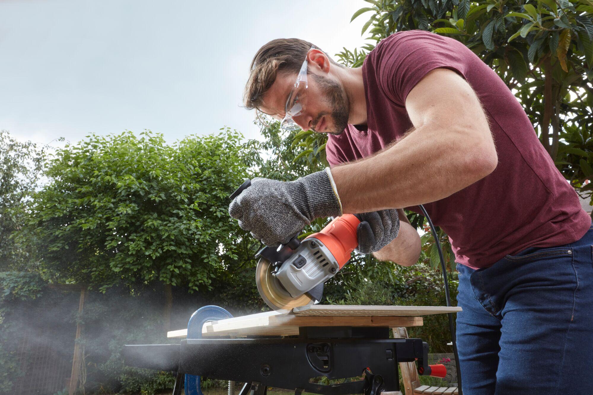 Rebarbadora com fio 760 W 115 mm Black+Decker - 2