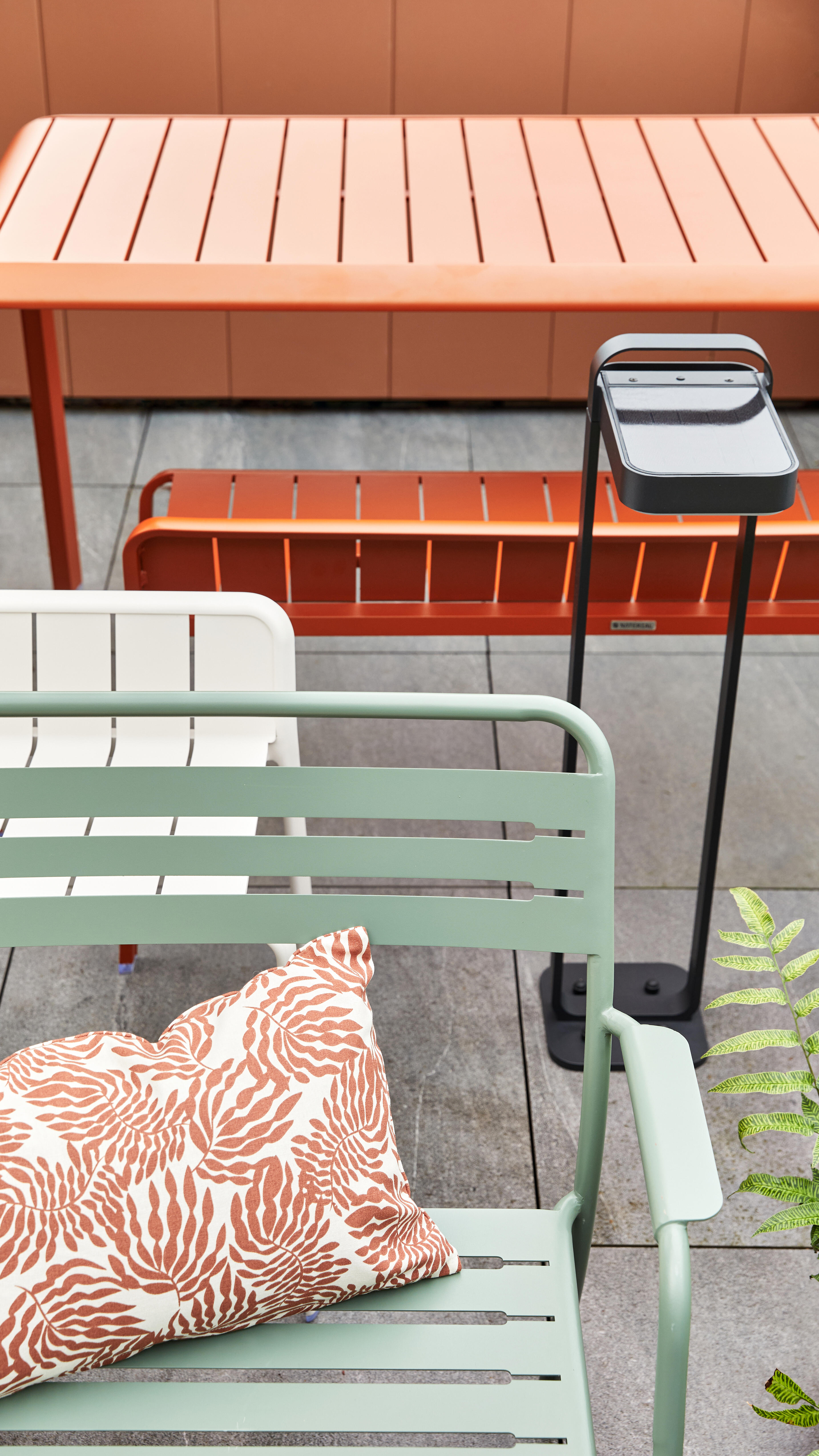 Fauteuil bas de jardin CAFE en métal coloris vert agave - NATERIAL - 5