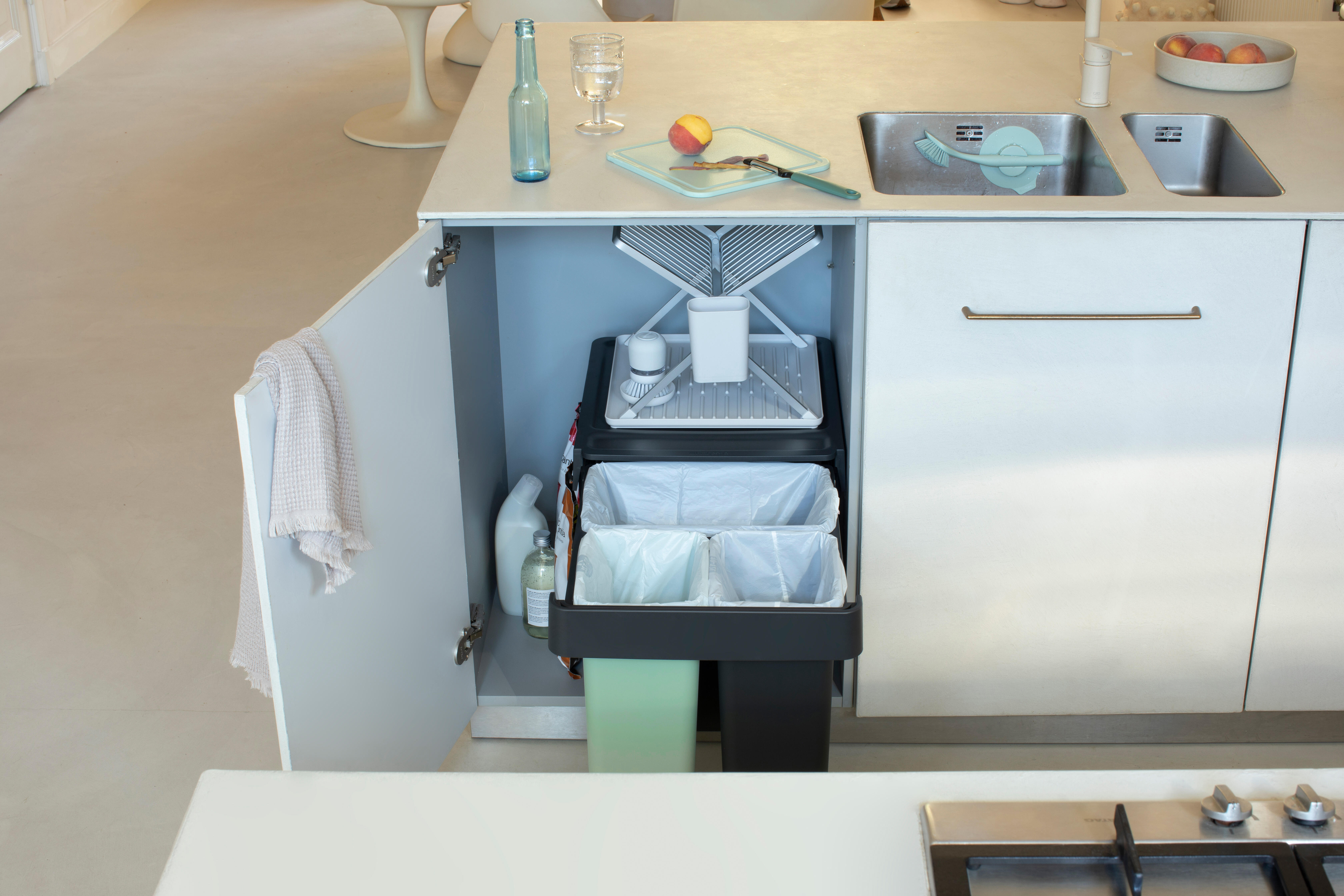 Poubelle coulissante de cuisine 20+10+10L BRABANTIA Sort&go gris - 4