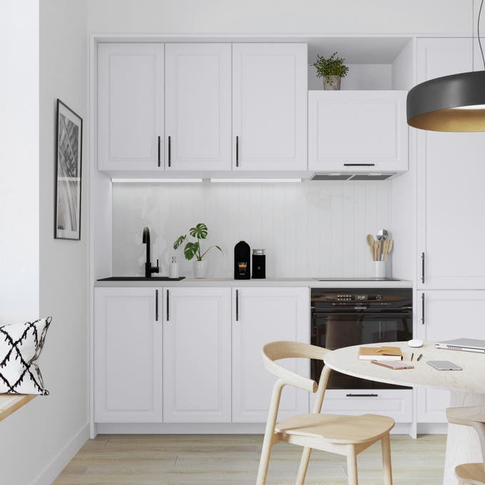 Cocina con muebles blancos. 