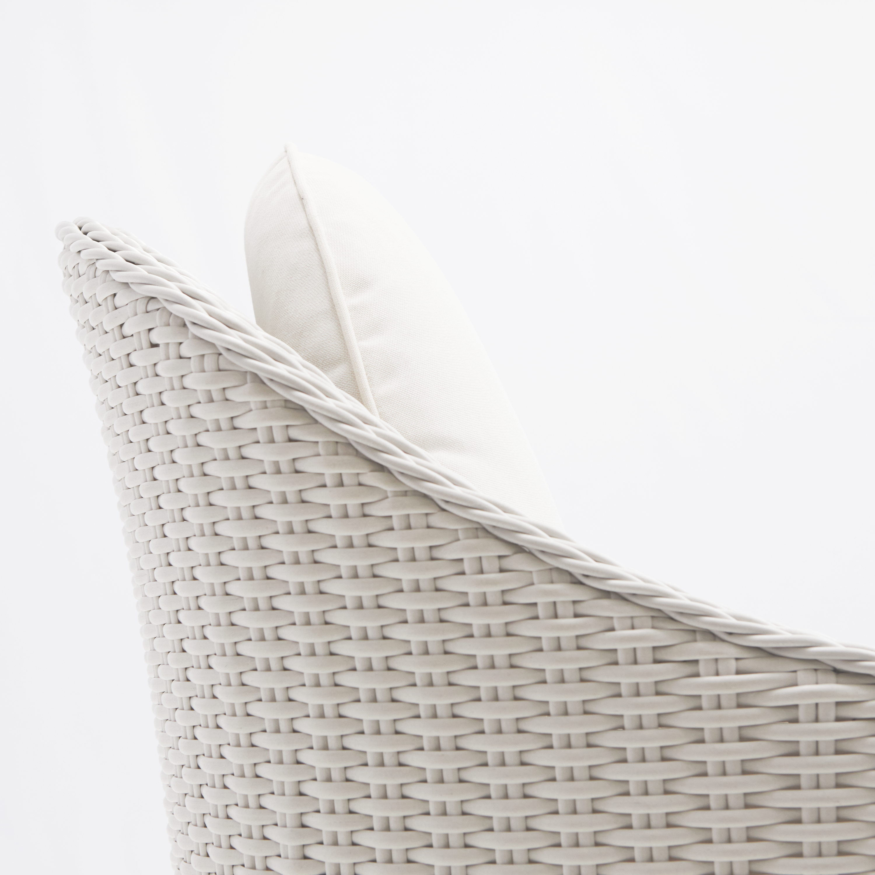 Poltrona da giardino con cuscino bianco e braccioli Luma NATERIAL da 2 posti, struttura in alluminio seduta in rattan sintetico bianco, L 57 x H 88 x P 59.5 cm, set da 2 pezzi - 12