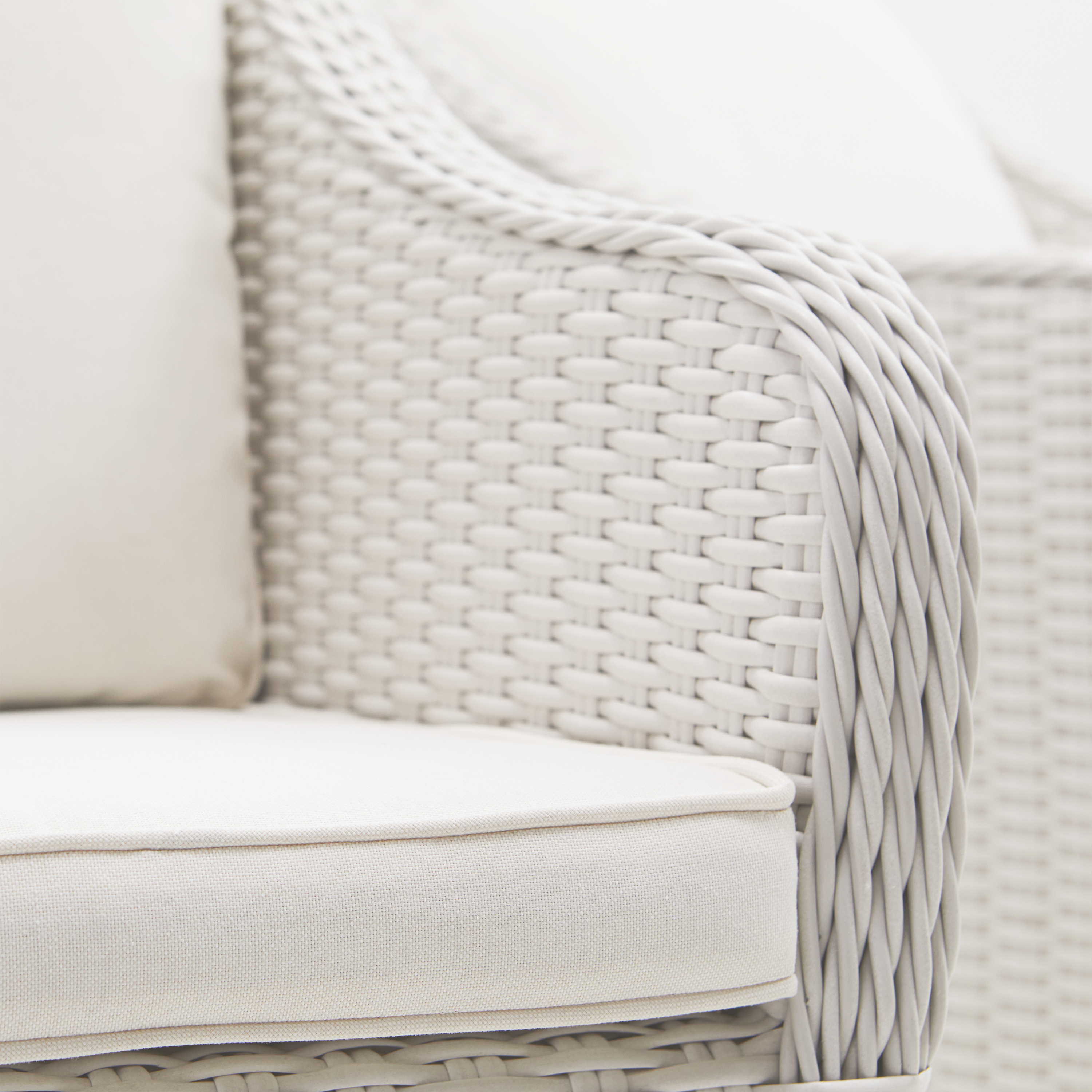 Poltrona da giardino con cuscino bianco e braccioli Luma NATERIAL da 2 posti, struttura in alluminio seduta in rattan sintetico bianco, L 57 x H 88 x P 59.5 cm, set da 2 pezzi - 10