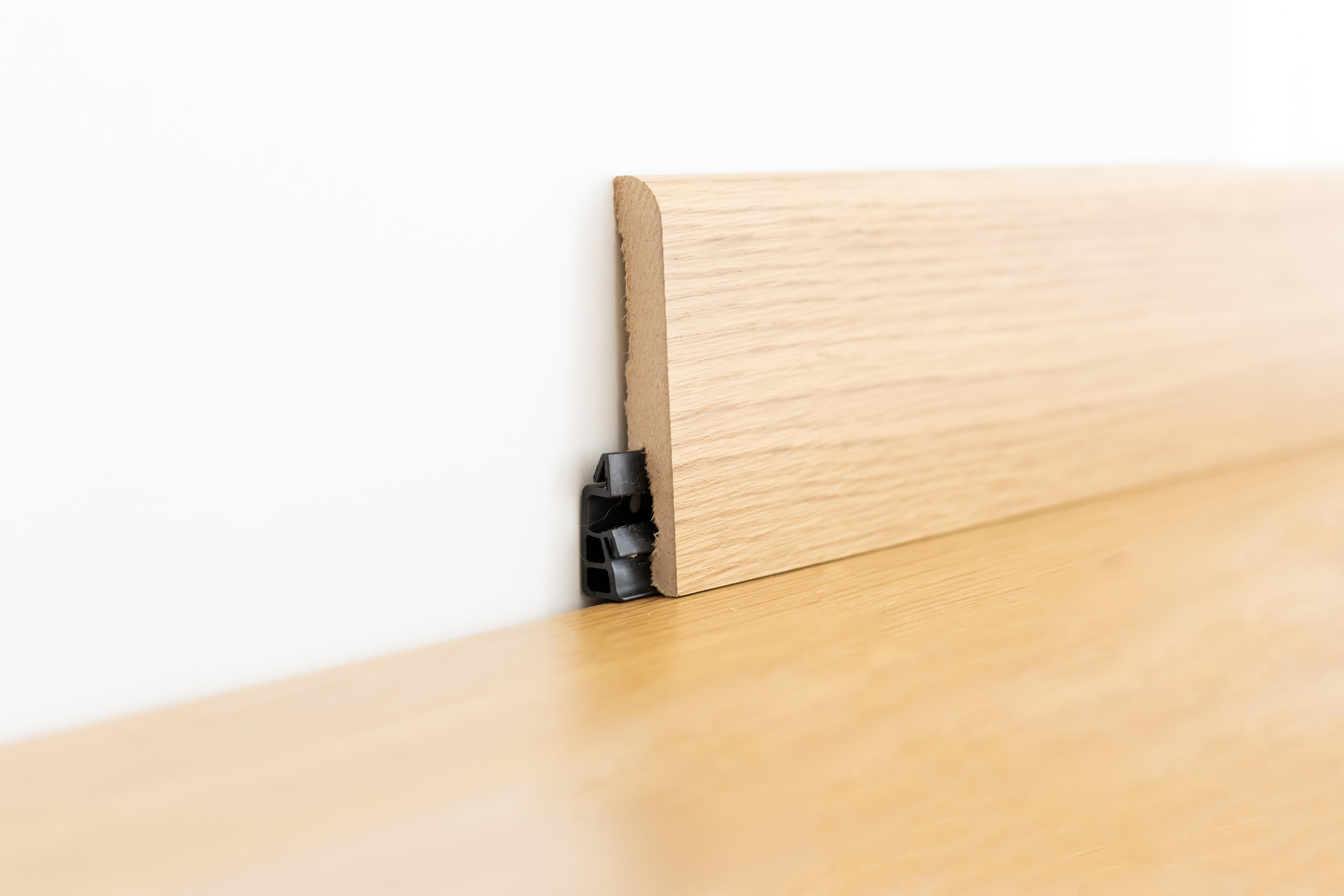 Lot de 30 clips A pour plinthe blanc/plaquée, H. 1.1xL. 0.11m, Ep.12mm ARTENS - 2