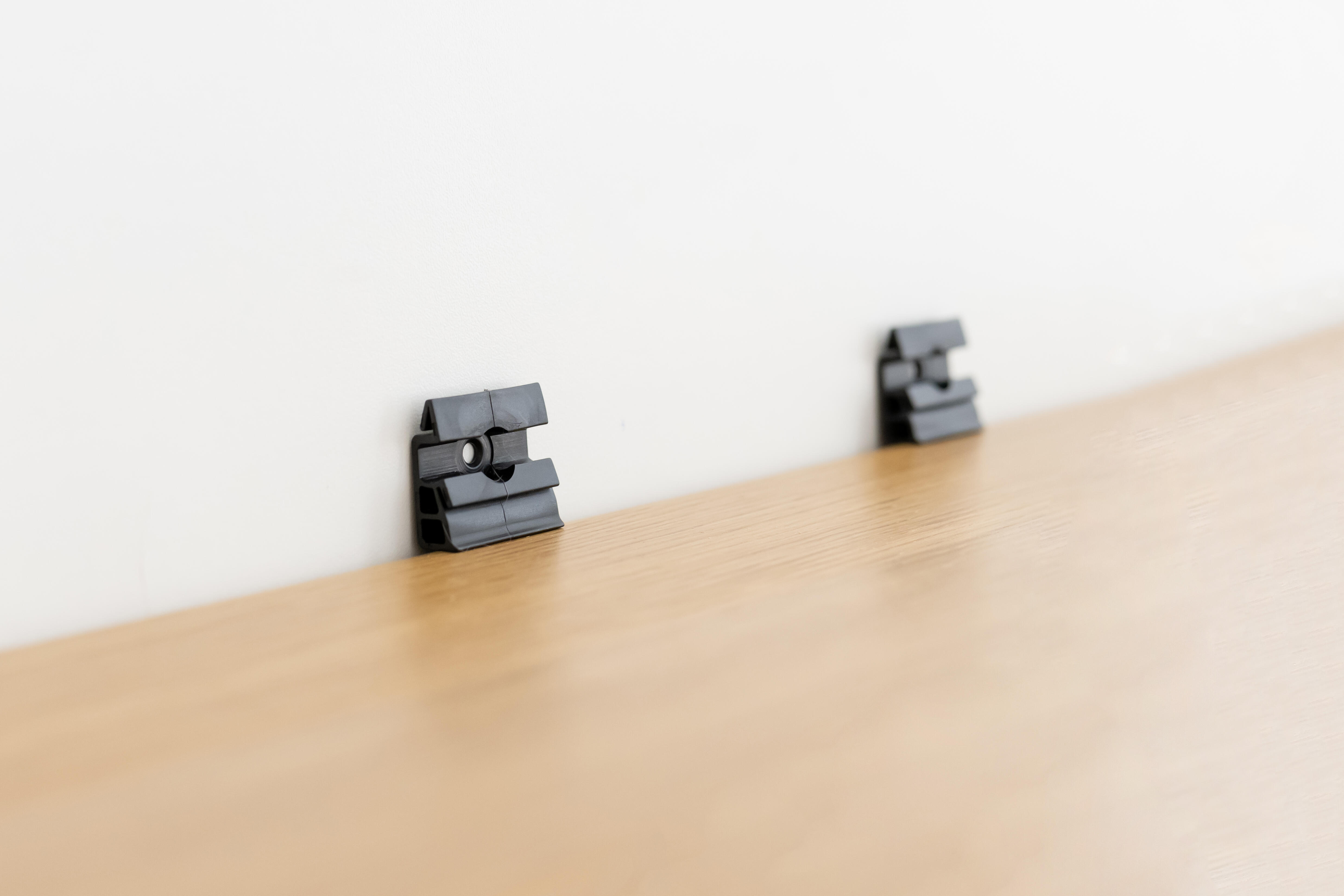 Lot de 30 clips A pour plinthe blanc/plaquée, H. 1.1xL. 0.11m, Ep.12mm ARTENS - 3