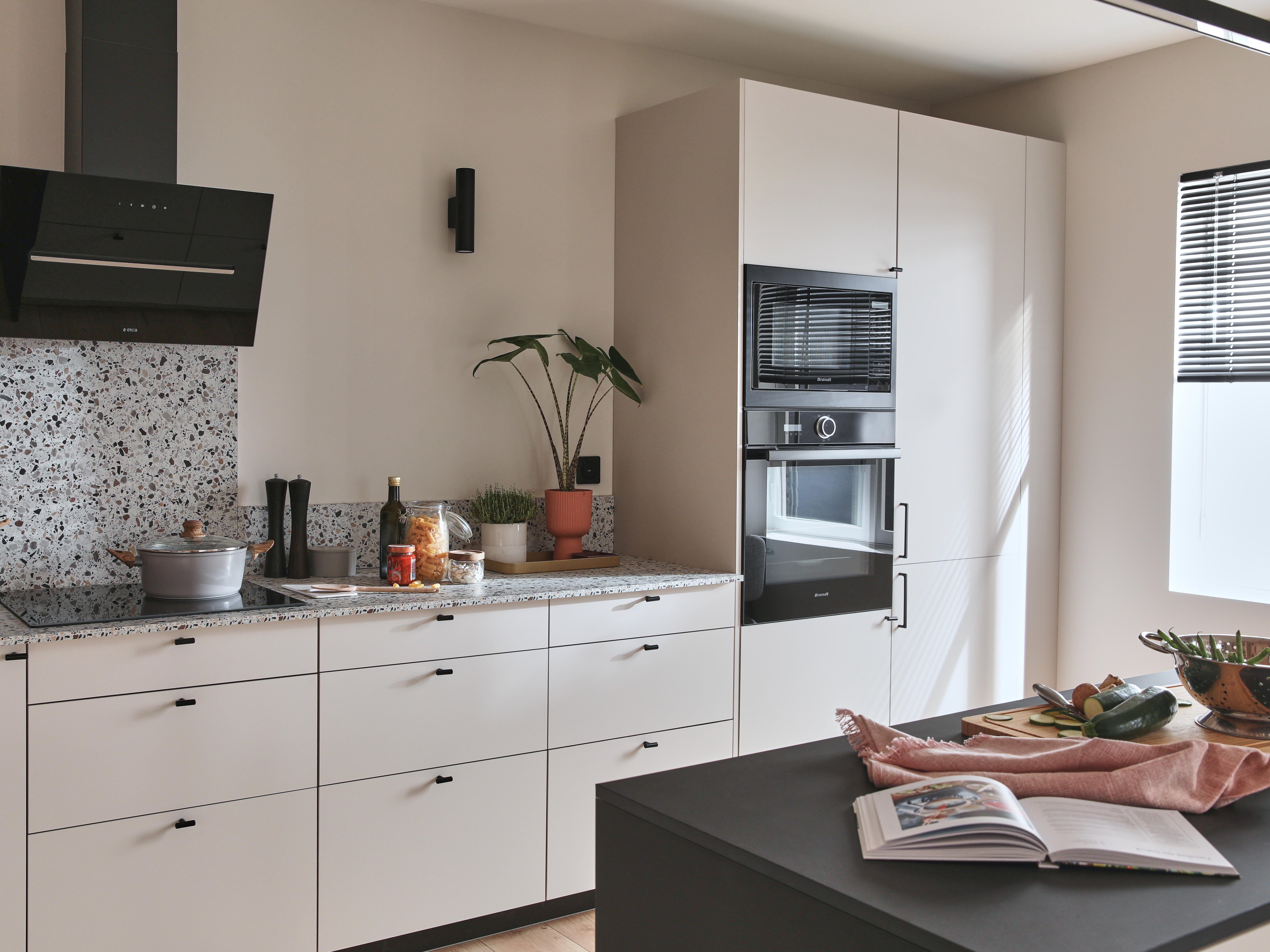 Micro-ondes intégrable 26 Litres BRANDT BMS7120B noir - 5