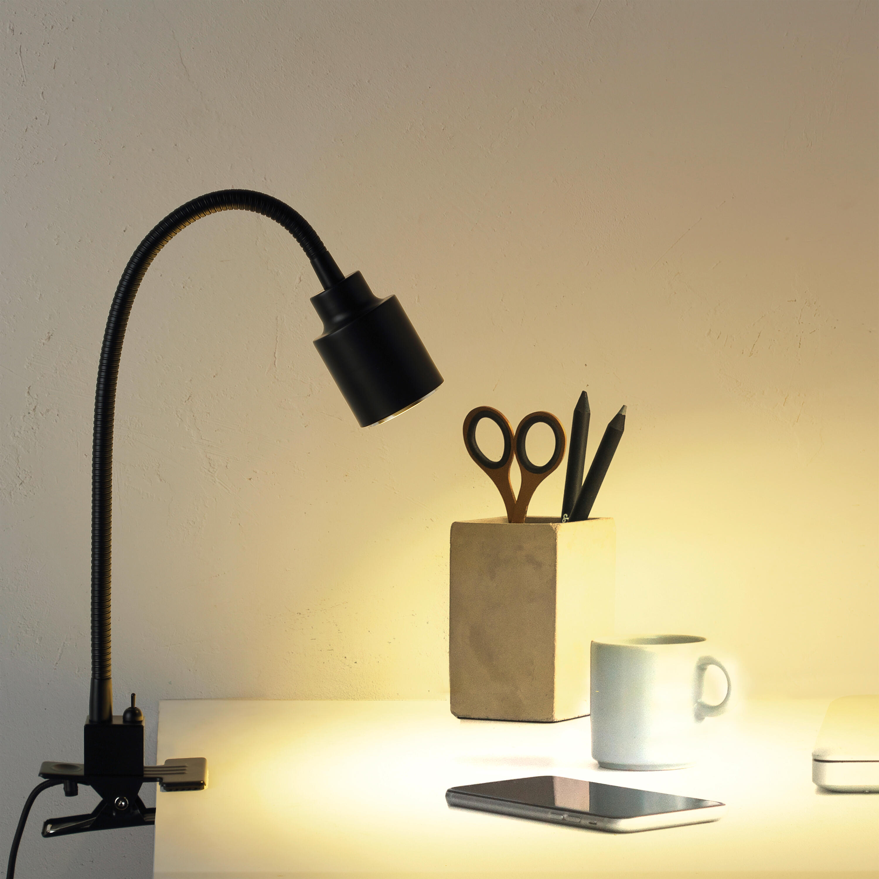 Flexo para escritorio compatible con casquillo GU10 Tekla INSPIRE con estructura acero negro de pinza alimentación a red - 2