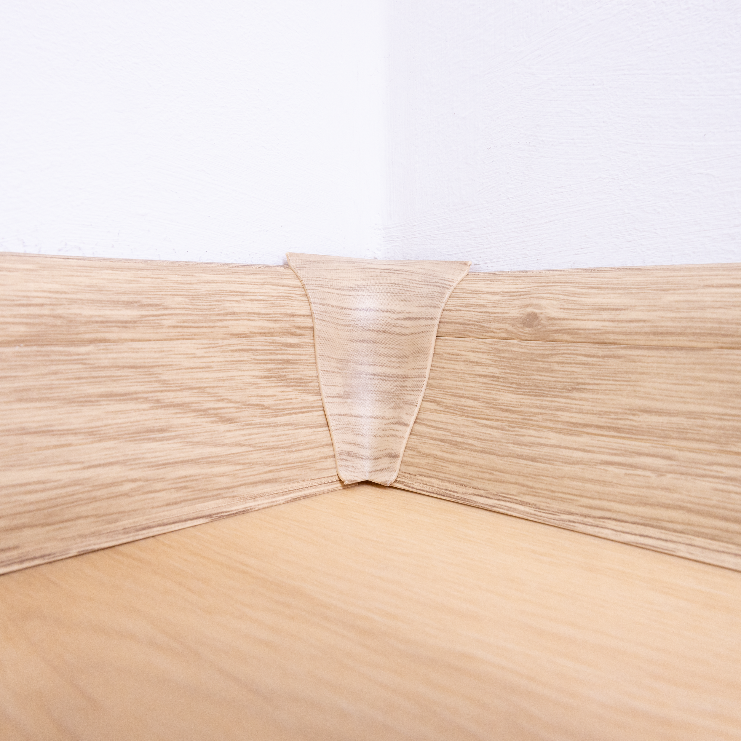 Narożnik wewnętrzny do listwy przypodłogowej PCV Dąb Alaska 55 Artens - 3