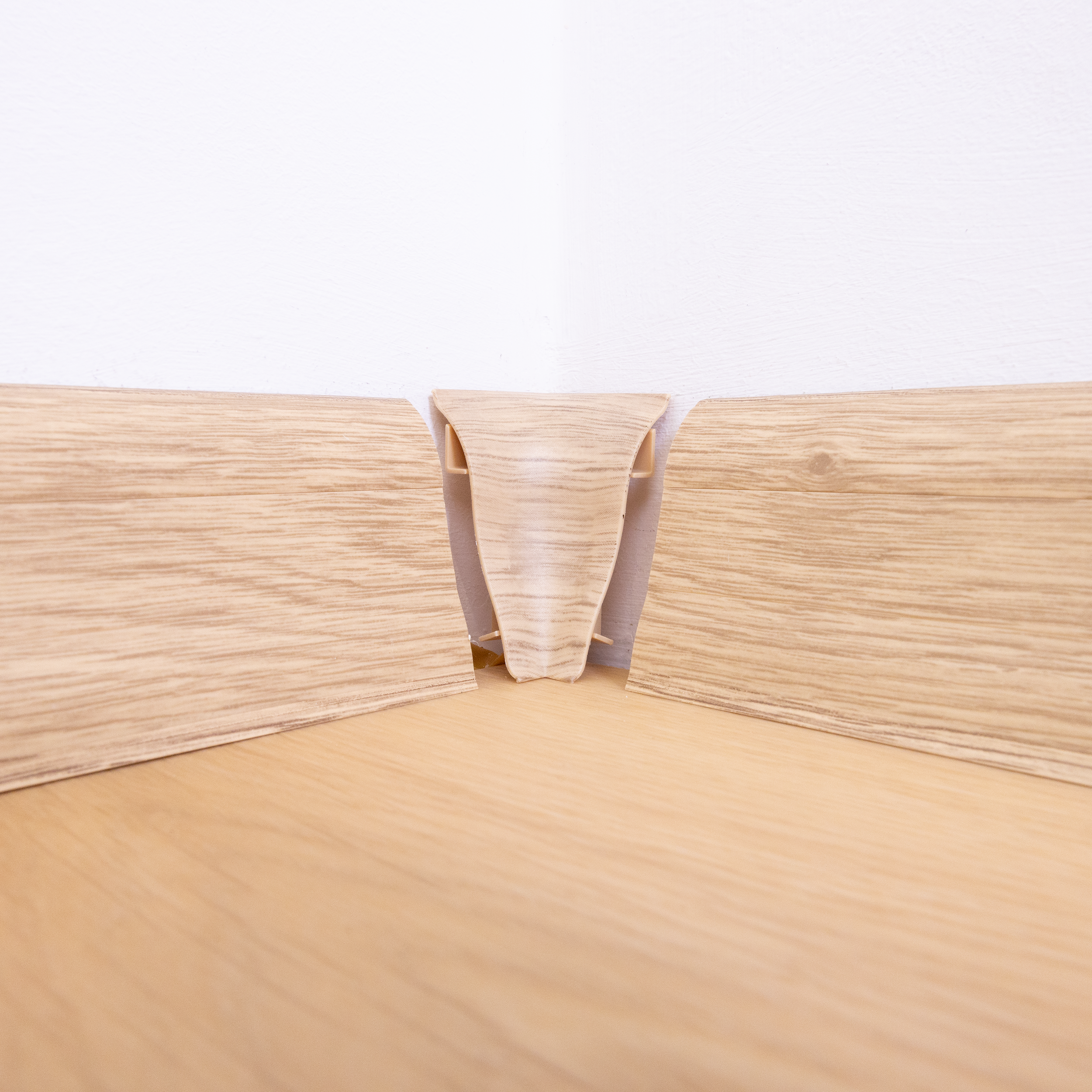 Narożnik wewnętrzny do listwy przypodłogowej PCV Dąb Alaska 55 Artens - 2