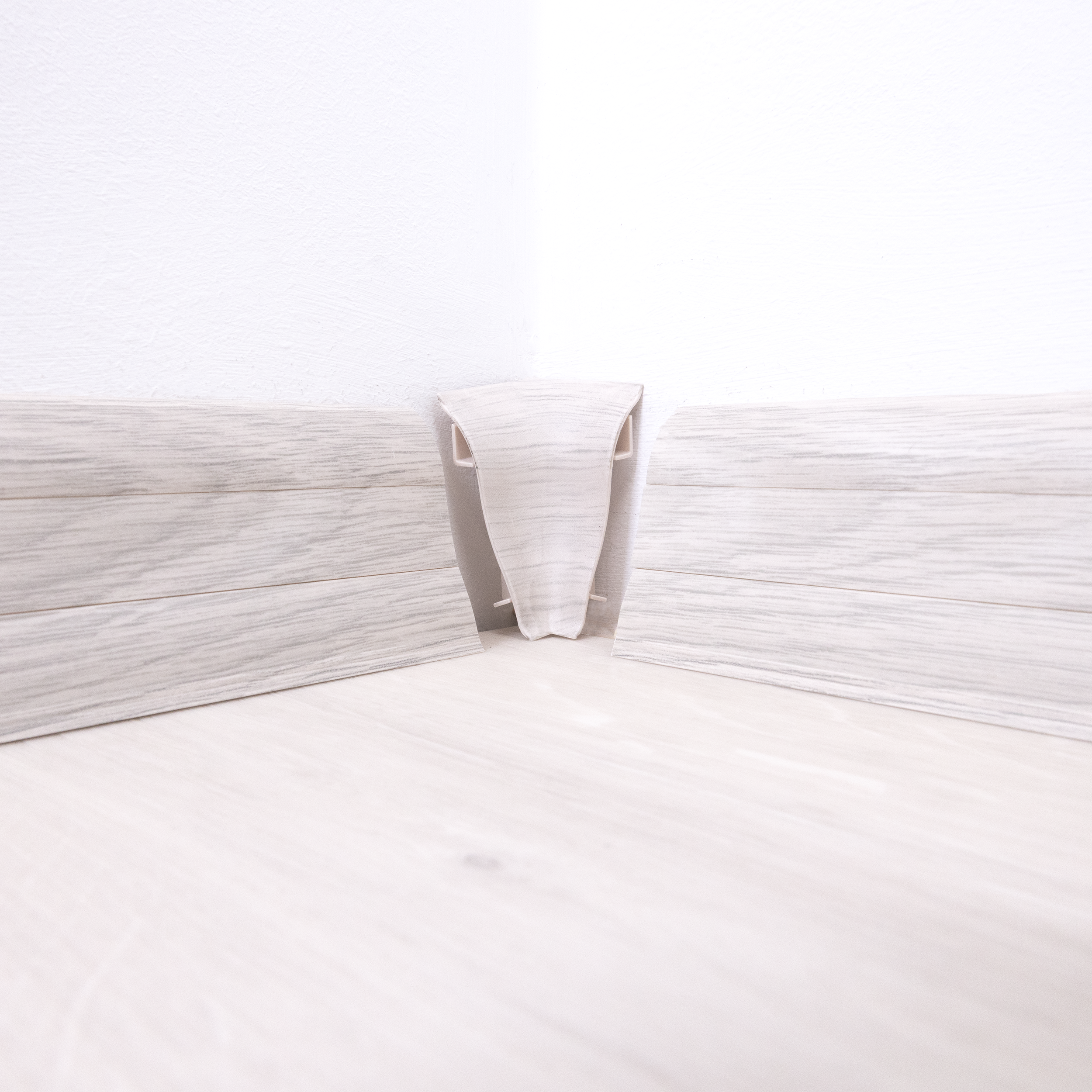 Narożnik wewnętrzny do listwy przypodłogowej PCV Dąb Havanna 55 Artens - 2