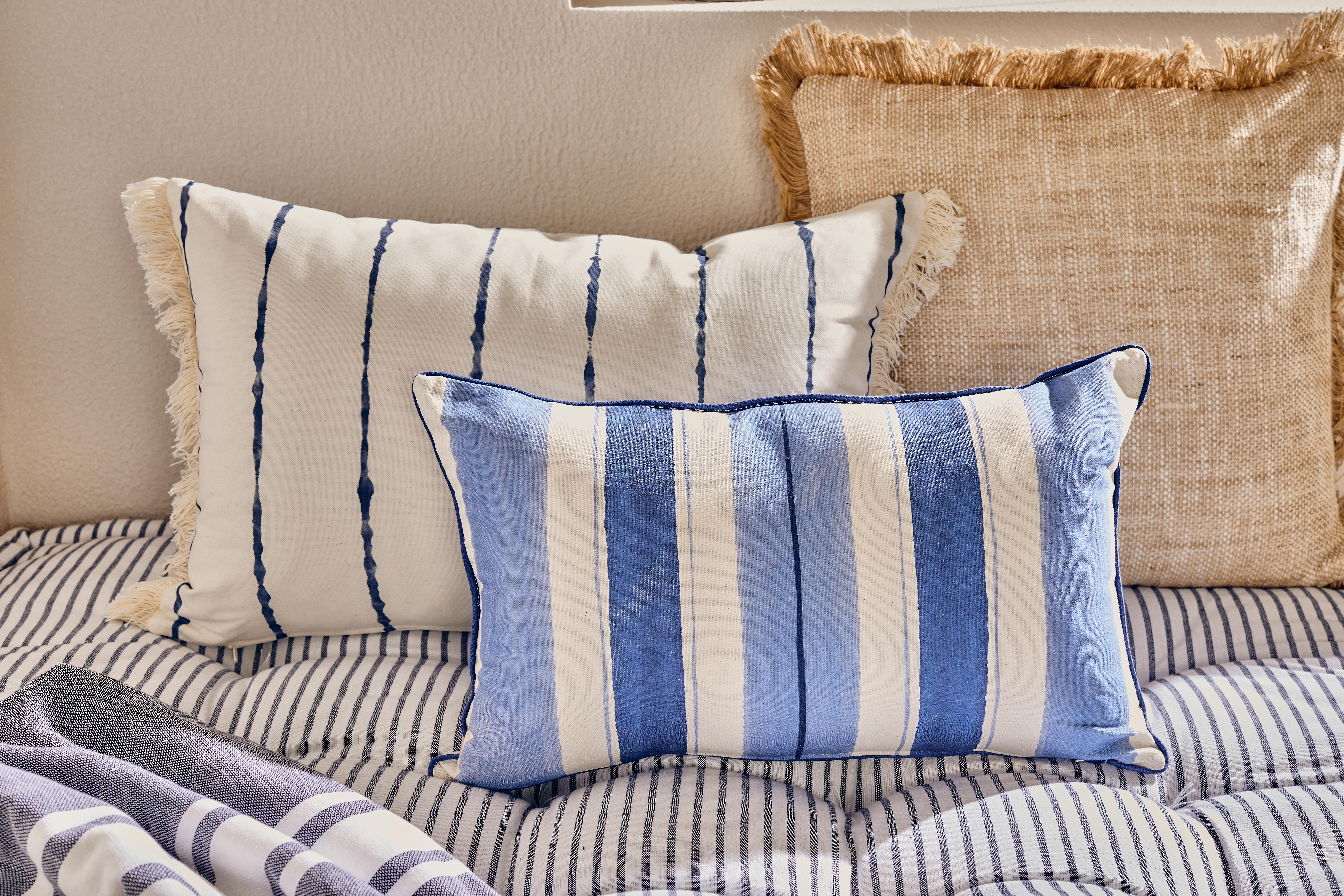 Almofada decorativa Pirot 30x50cm azul e branco - 2