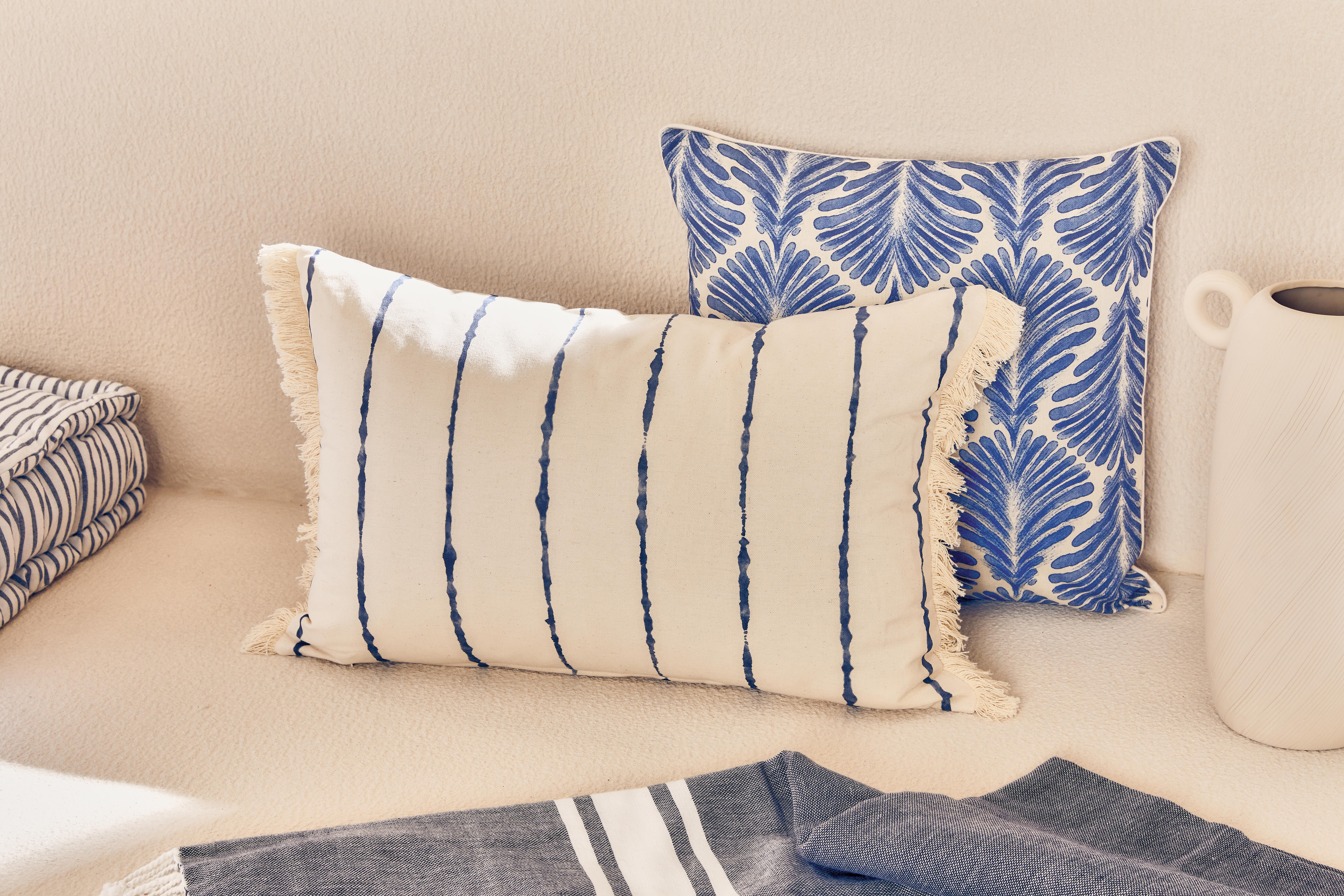 Almofada decorativa Zimerin 40x60 branco e azul - 4