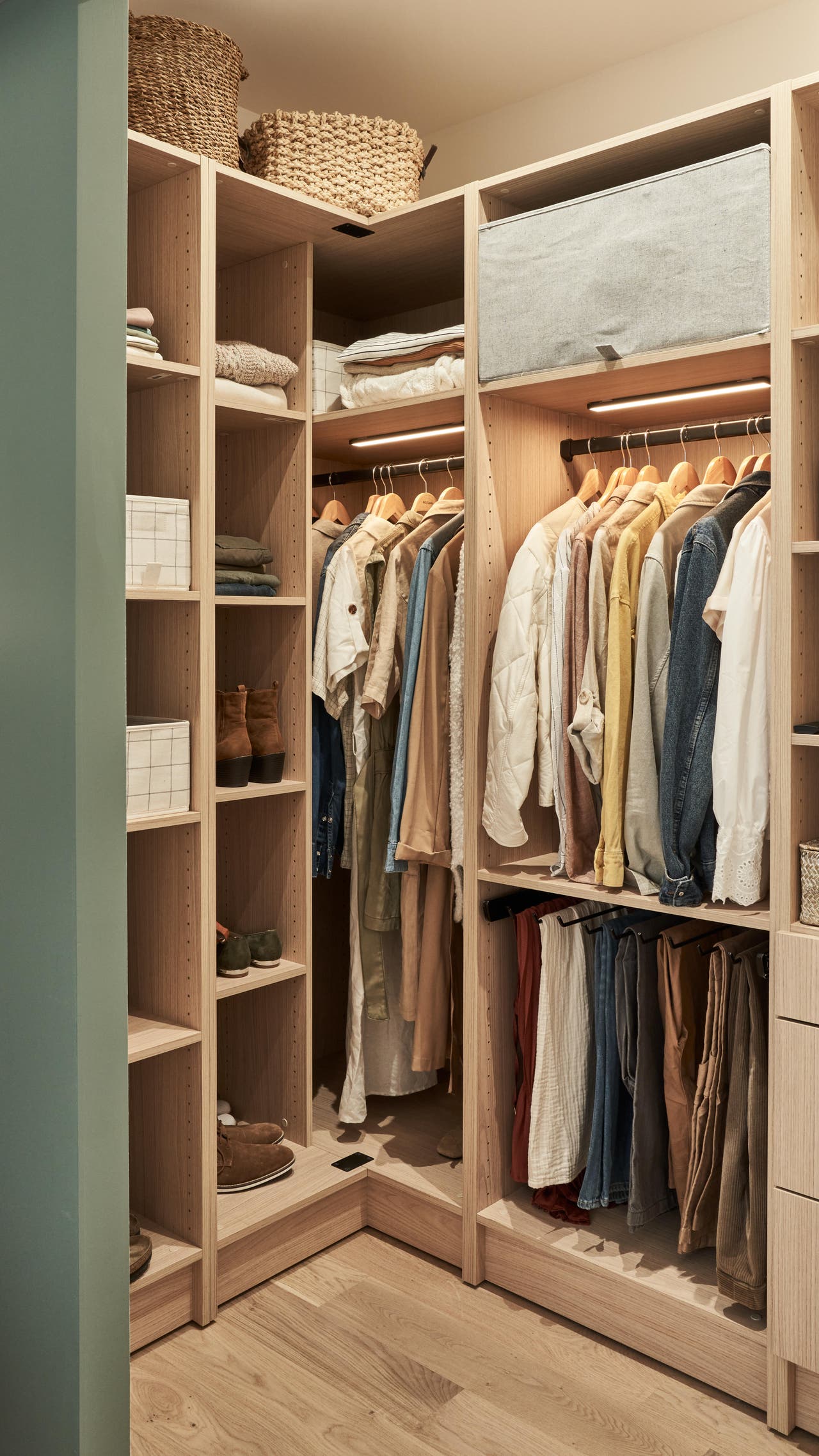 Diapositive Roupeiro de canto EVO'M