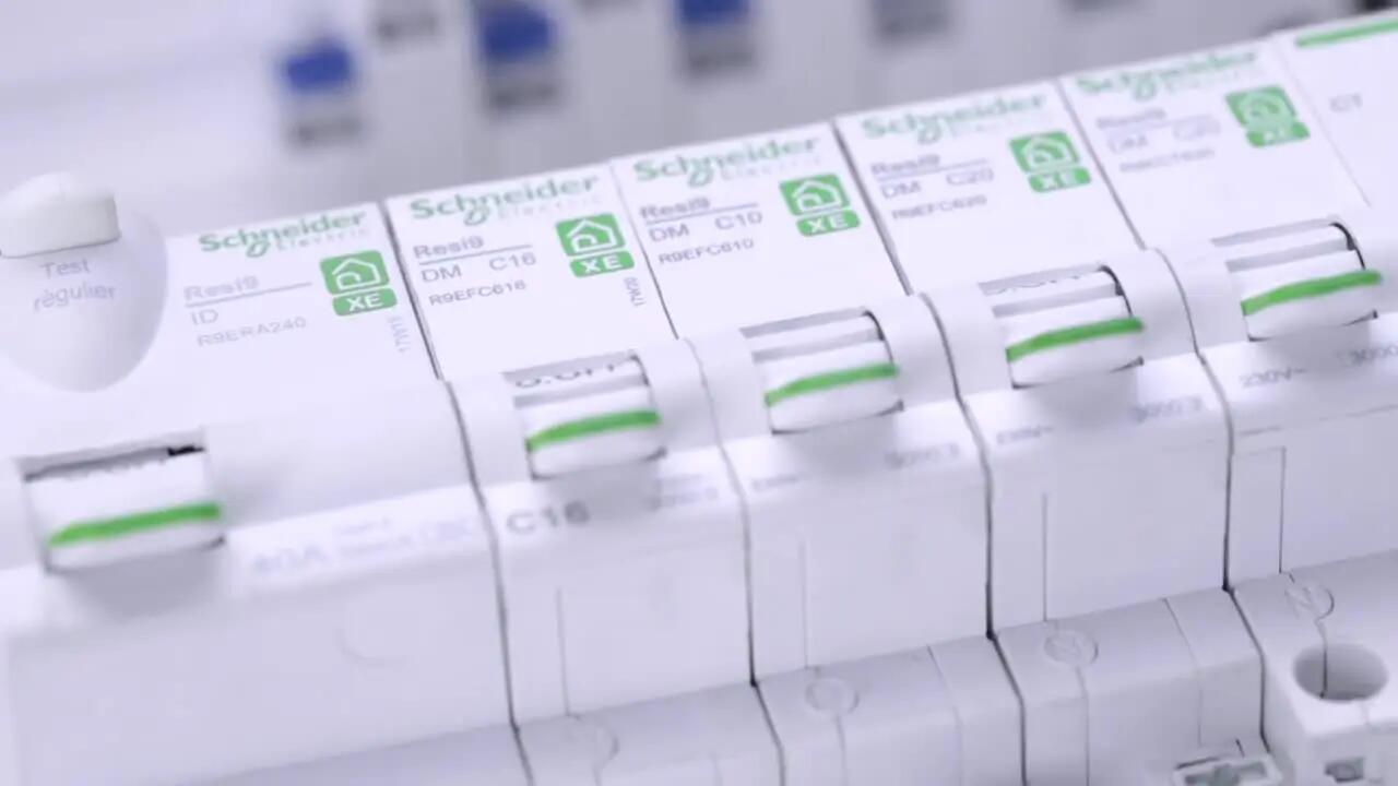Tableau précâblé logement du T1 au T2 2 rangées Resi9 XE, SCHNEIDER ELECTRIC - 9