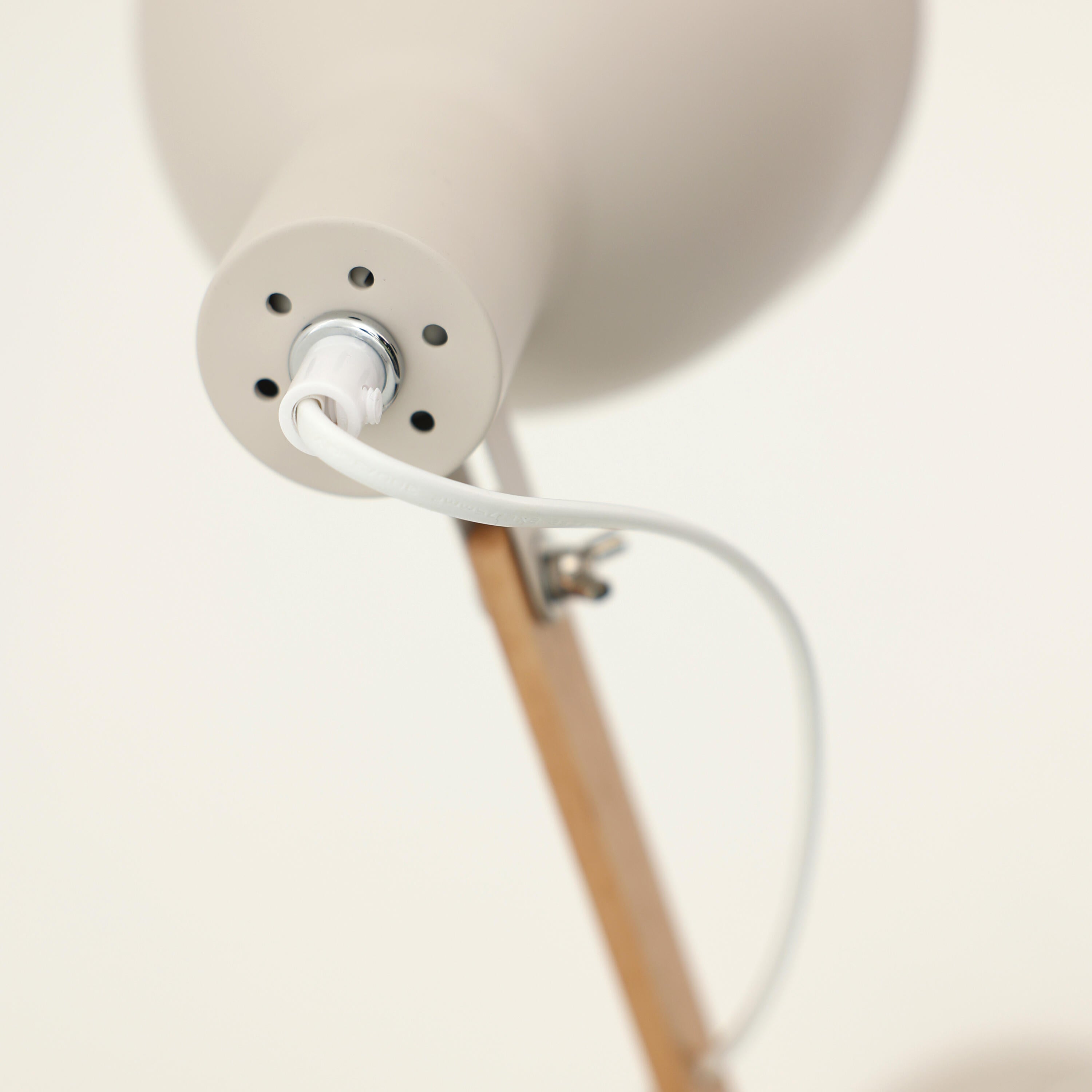 Flexo para escritorio compatible con casquillo E27 Motio INSPIRE con estructura hierro beige alimentación a red - 5