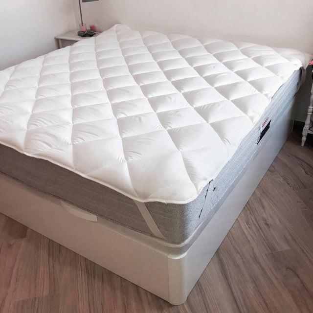 Protector de colchón impermeable  TOPPER para cama de 135 cm