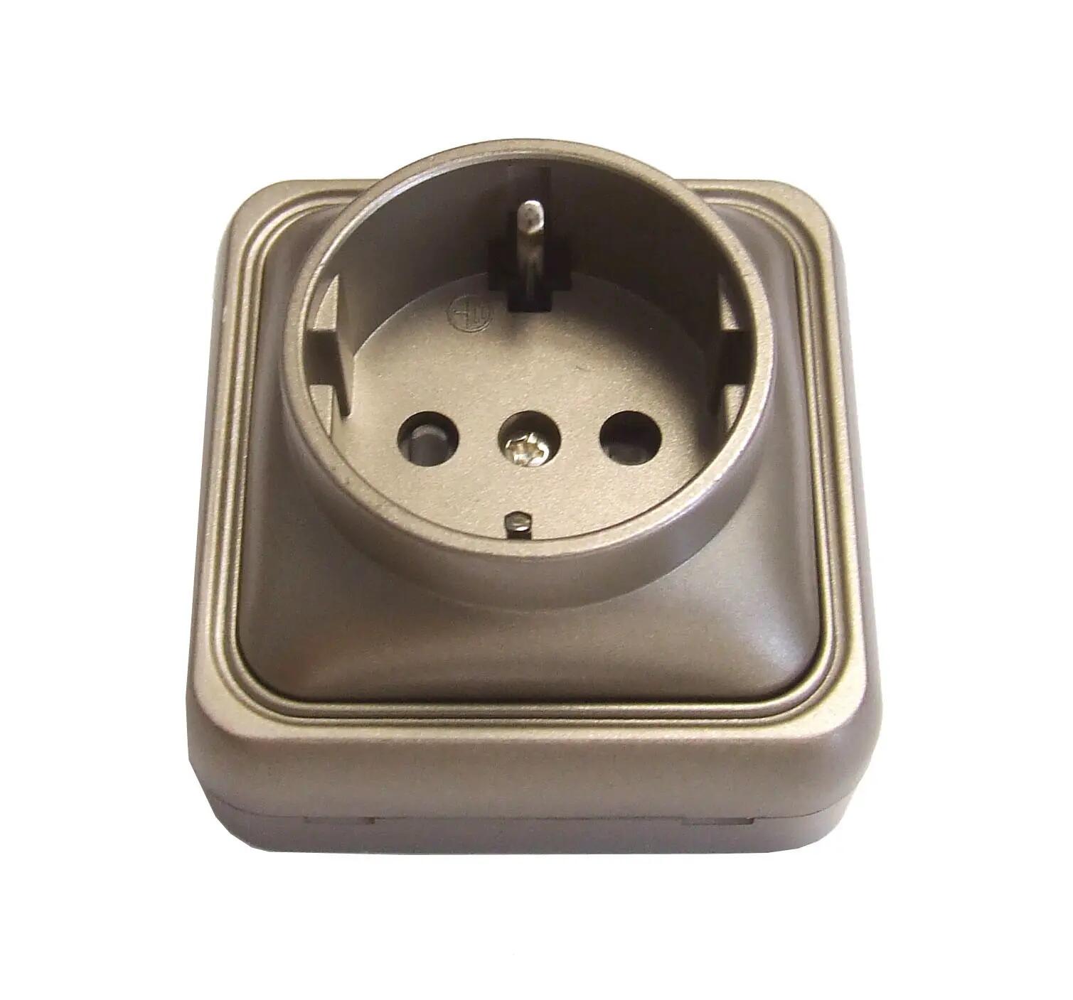 Enchufe bricofontini bf-18 de bronce