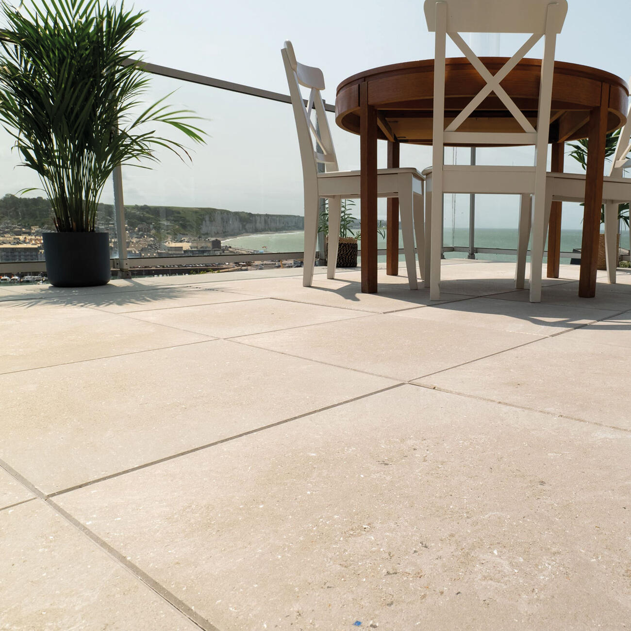 Dalle plastique et béton 100% recyclés NEOLITIK, sable nuancé, L