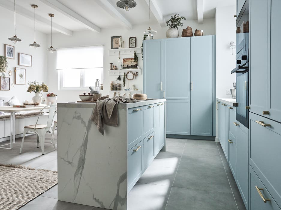 Cocina en paralelo azul