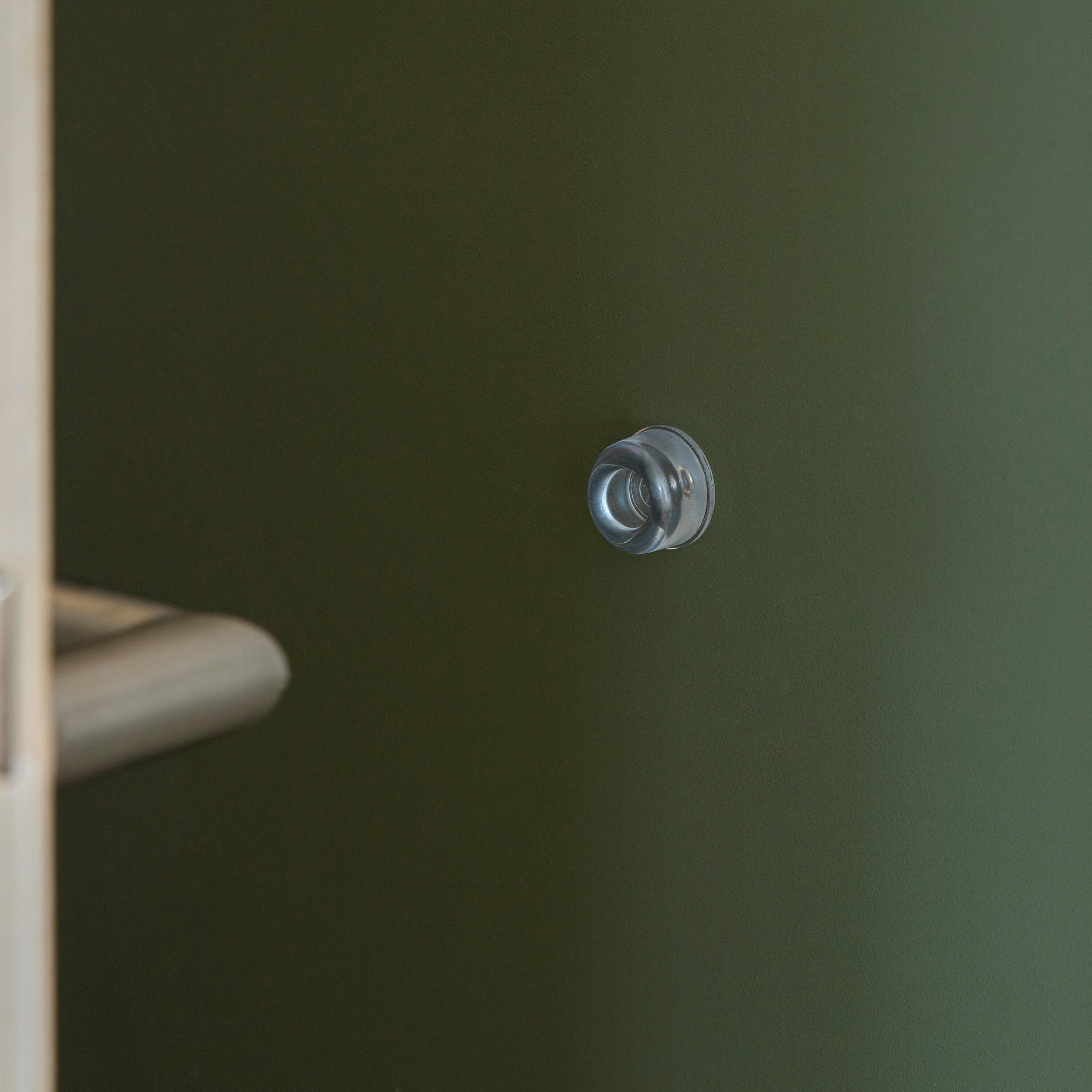 Batente de porta para colocar na parede à altura do puxador - 2