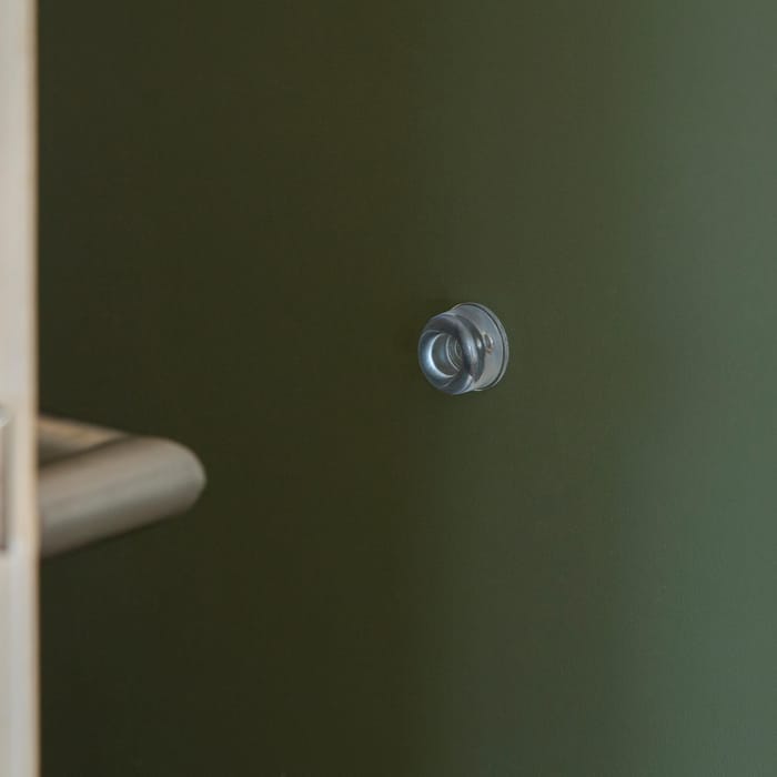 Batente de porta para colocar na parede à altura do puxador