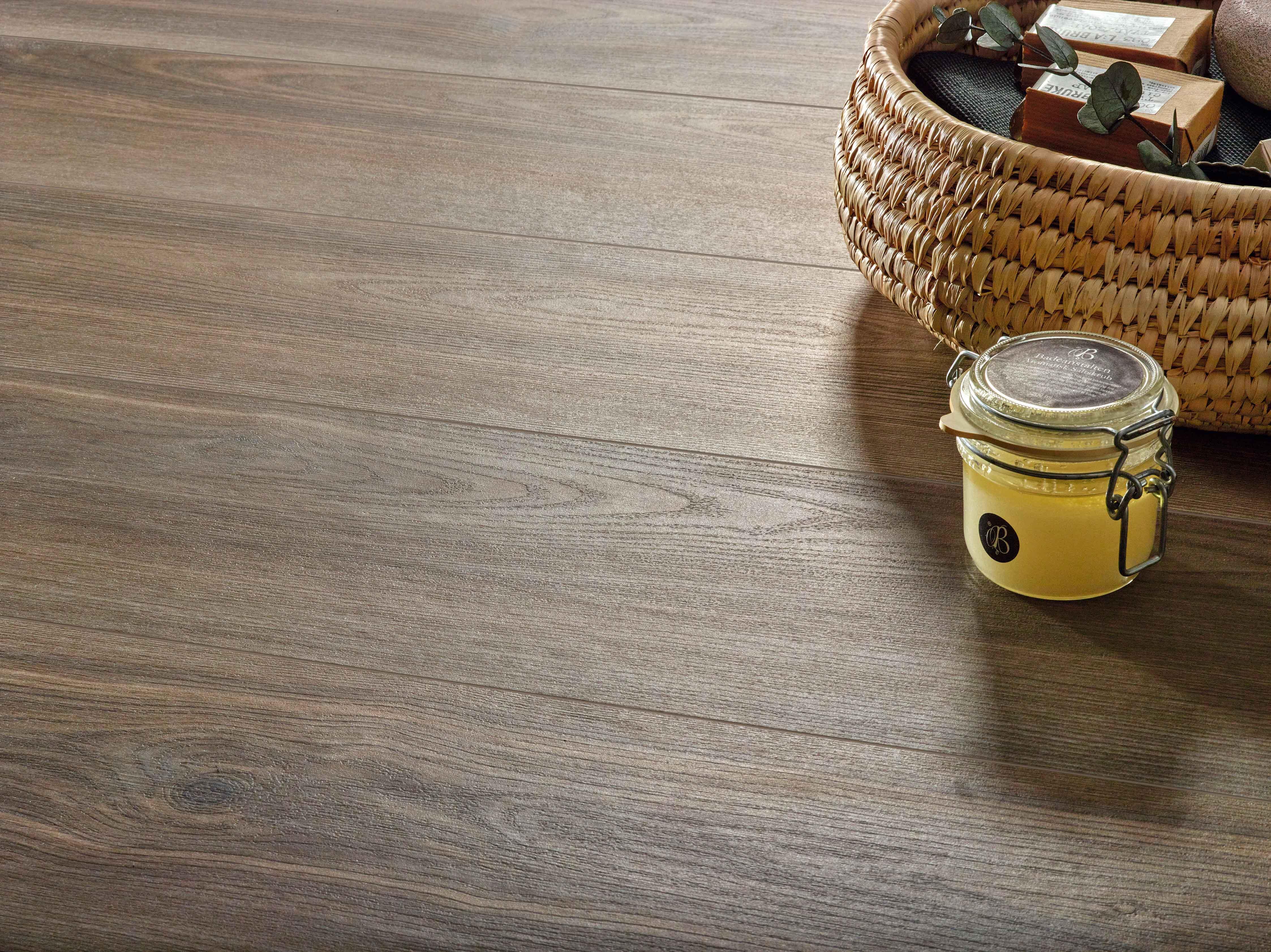 Suelo porcelánico new colonial efecto madera almond 120x20 cm c1 roca tiles