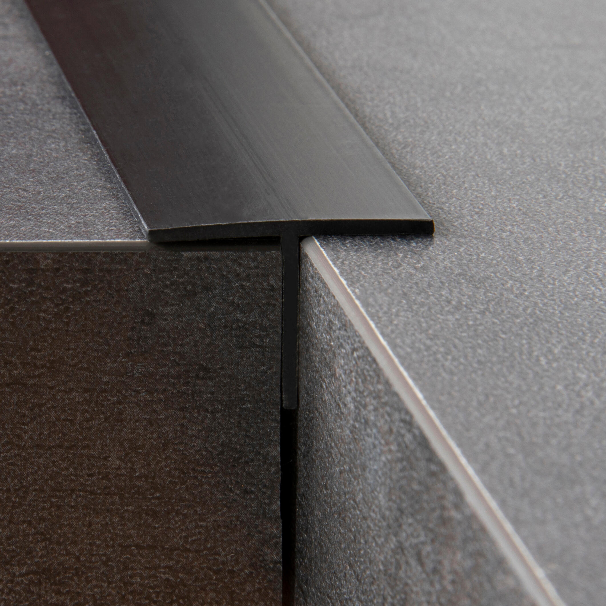 Perfil forma de en T de PVC negro STANDERS, Alt. 18 x An.25 mm x L.1 m - 4