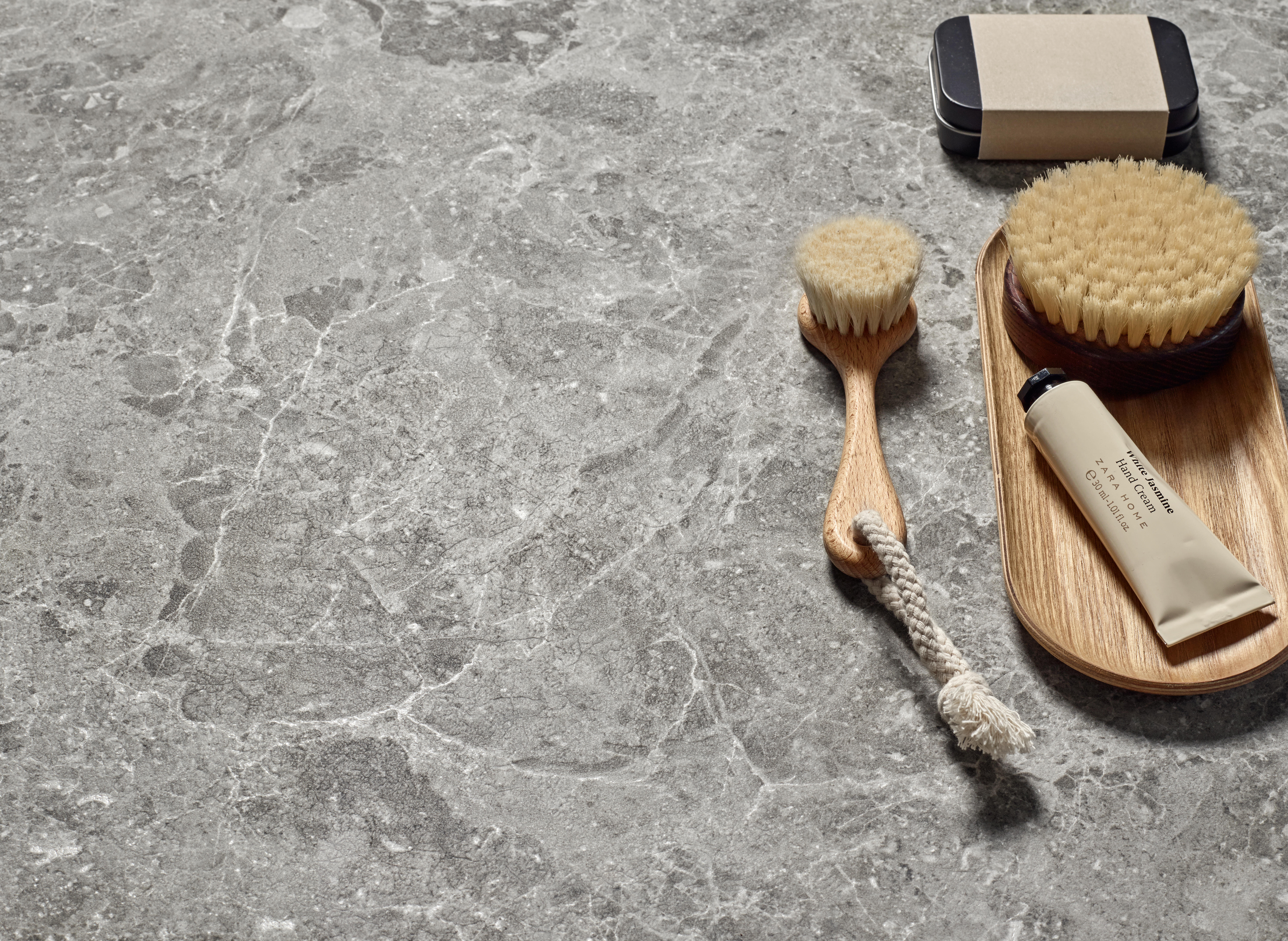 Suelo porcelánico ceppotech efecto piedra gris 60.5x60 cm c2 roca tiles