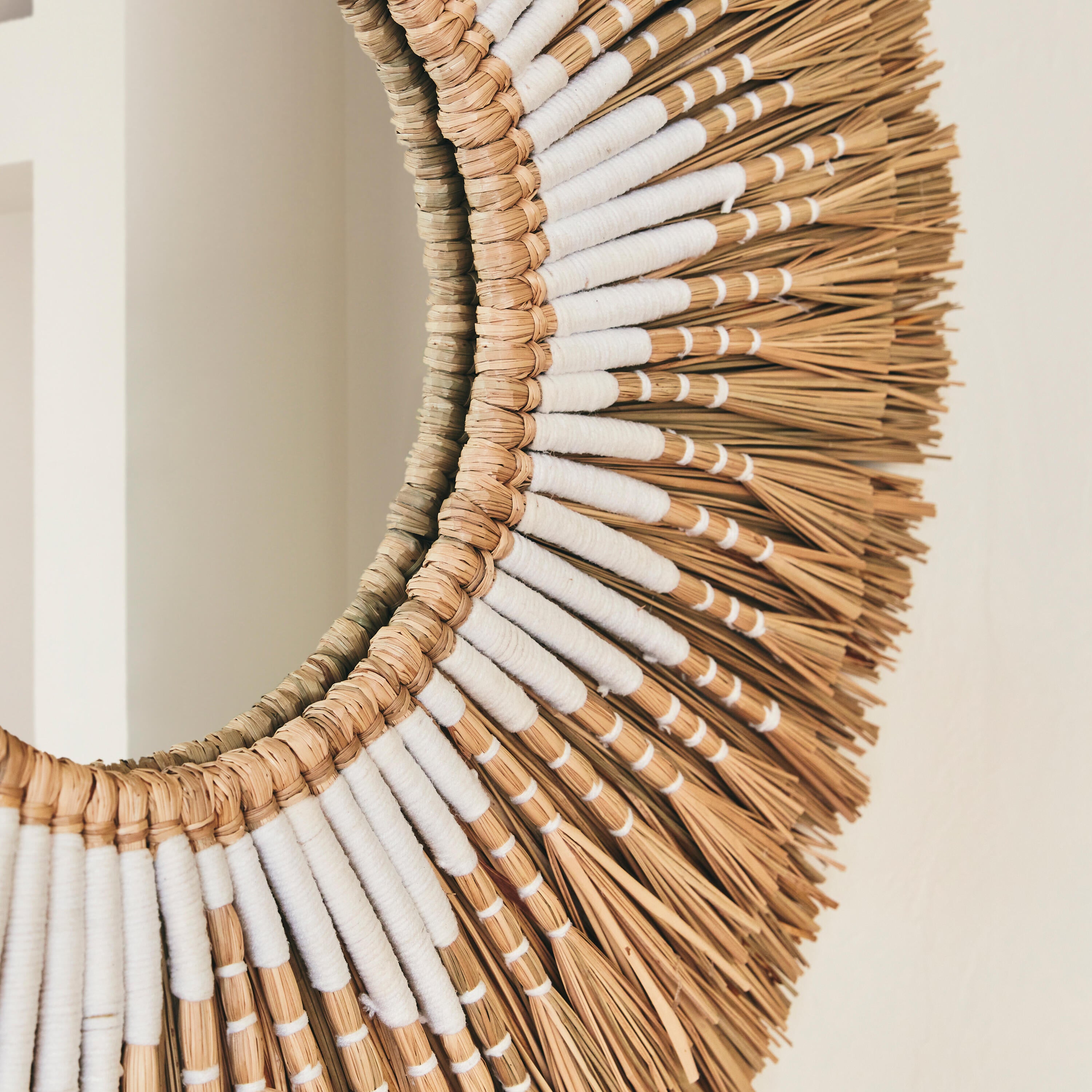 Miroir rond rotin naturel Soleia INSPIRE diam.70 cm - 9