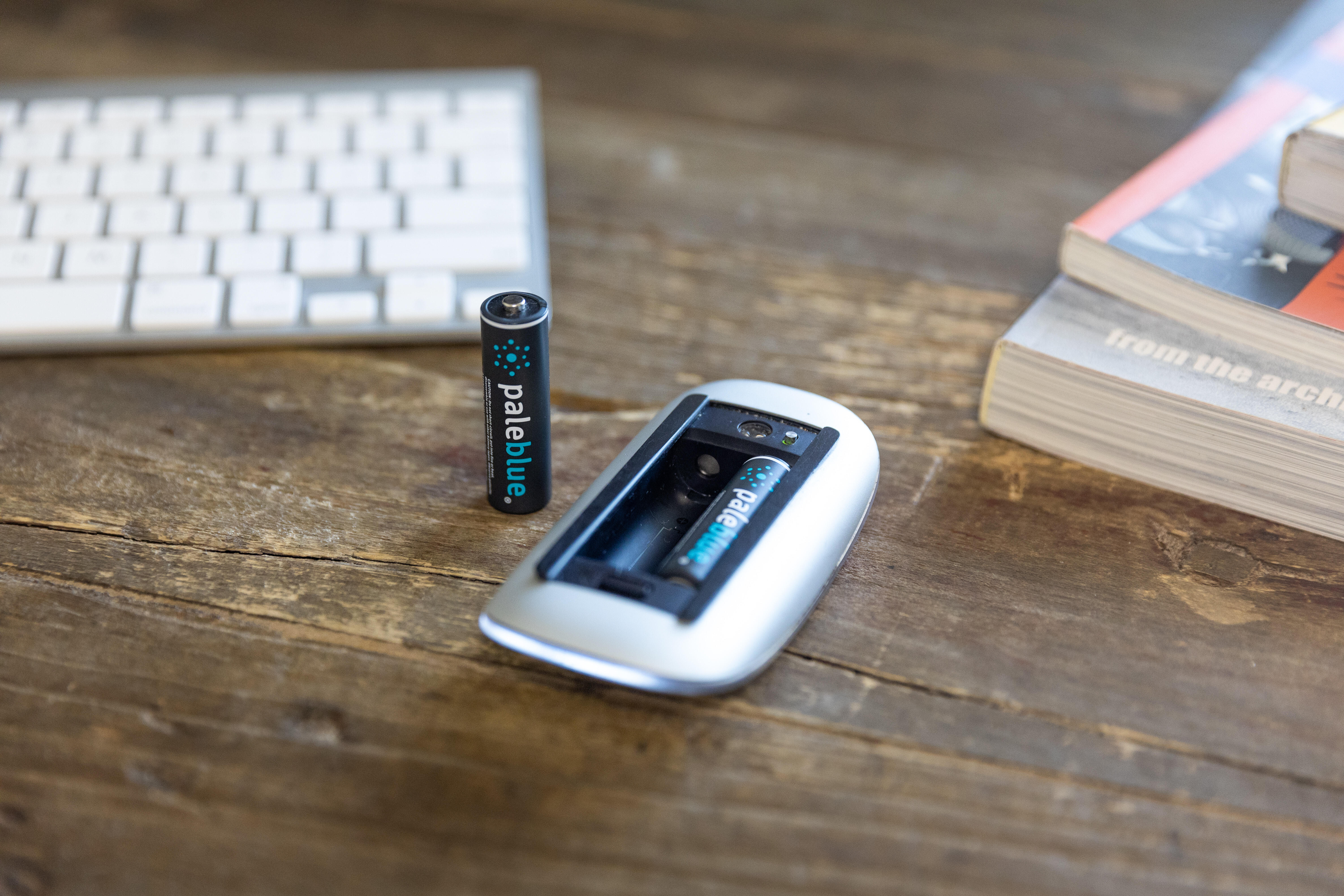 Lot de 4 piles rechargeable LR06, PALE BLUE - 2