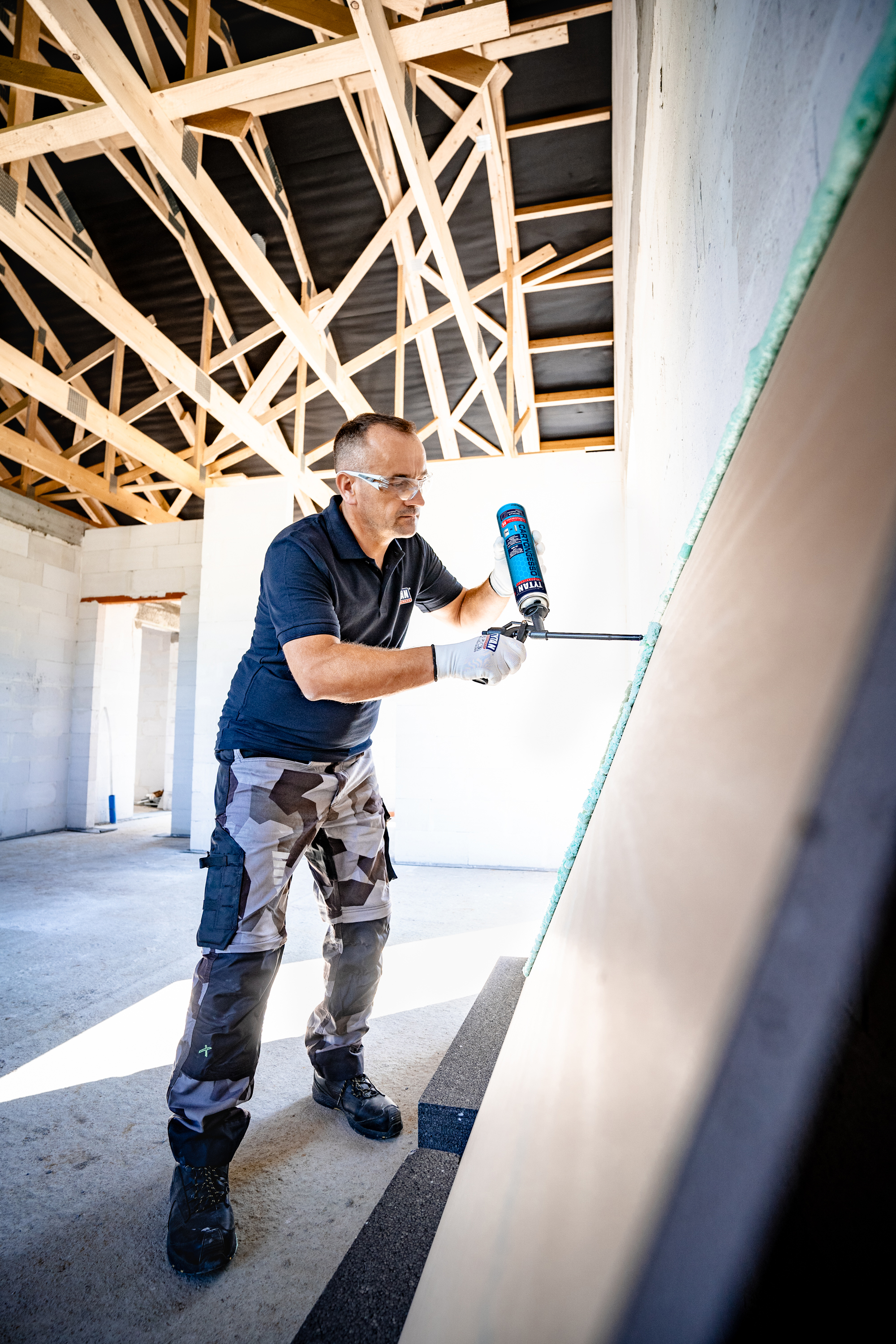 Schiuma adesiva TYTAN per cartongesso per fissare 840 ml - 2