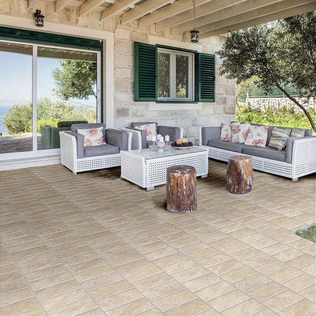 Piastrella da pavimento interno ed esterno in gres porcellanato 15 x 30 cm smaltato beige satinato Alpi R11 traffico molto intenso (pei 5/5) Sp. 9 mm 0.99 mq