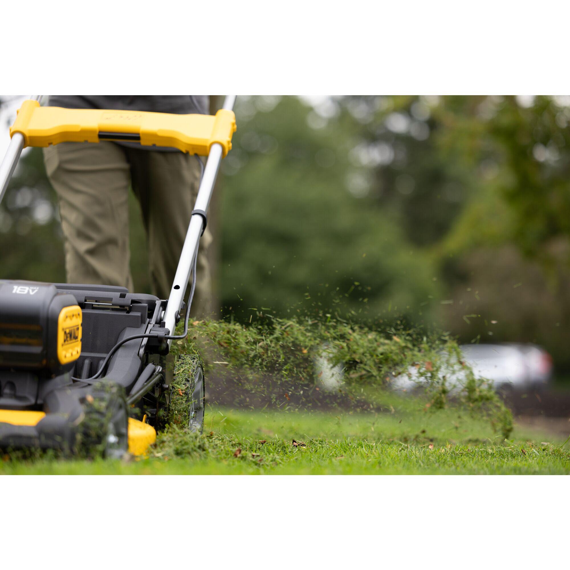 Tondeuse DEWALT XR 18V, L.53cm 2 Batteries 8Ah + Chargeur, DCMWSP156W2-QW - 7