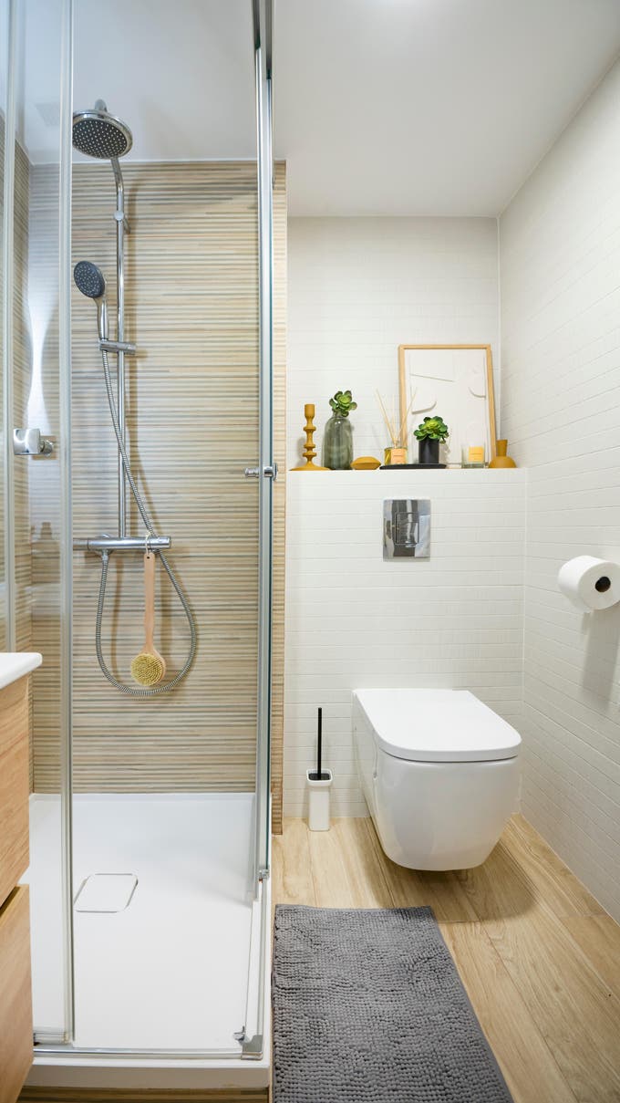 Baño con suelo de vinilo. 