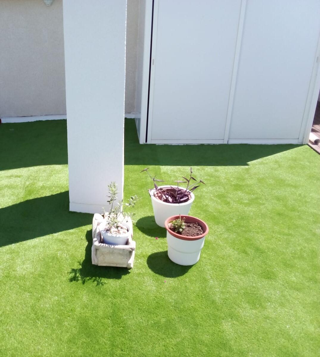 Rolo de relva artificial XAMANEK LAREDO 33MM 2X5M 27300 pontadas m2 e 6000 DTex - 22