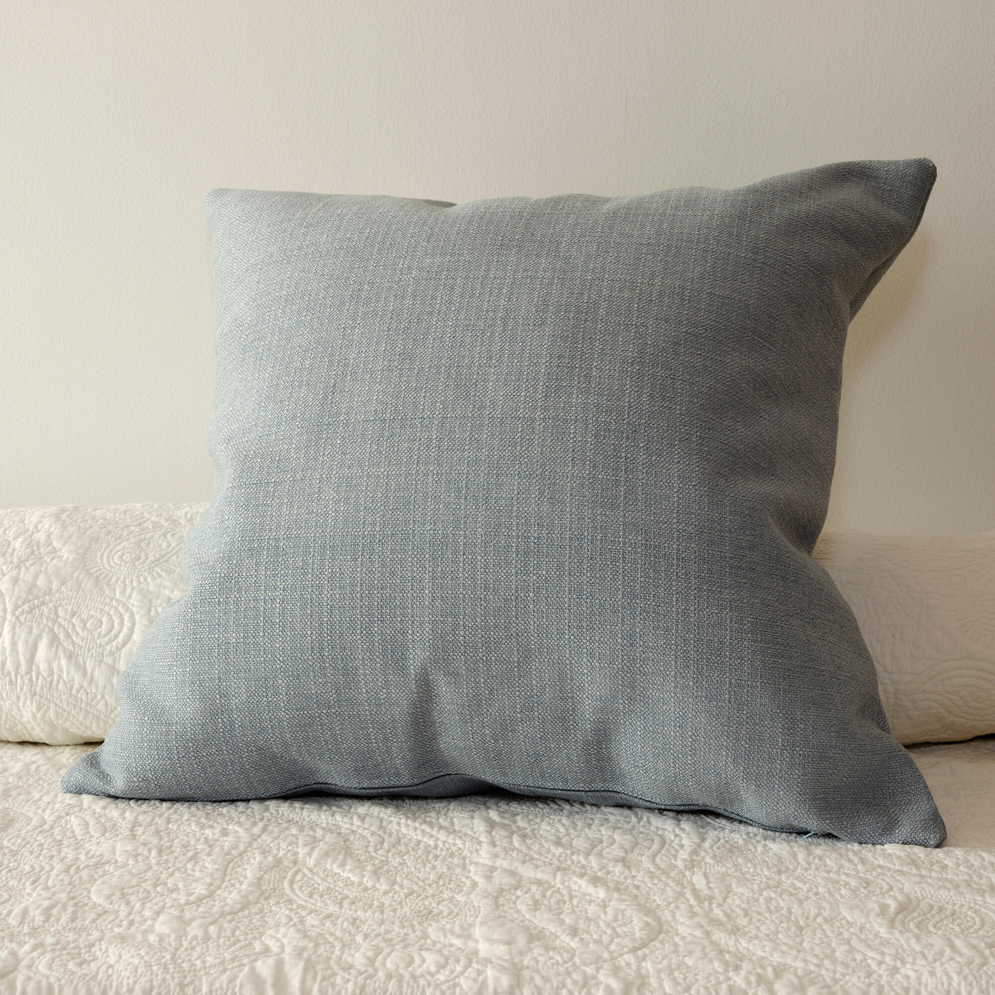 Cojín decorativo cuadrado Madeira chenilla poliéster azul cielo doble cara 60x60cm - 3