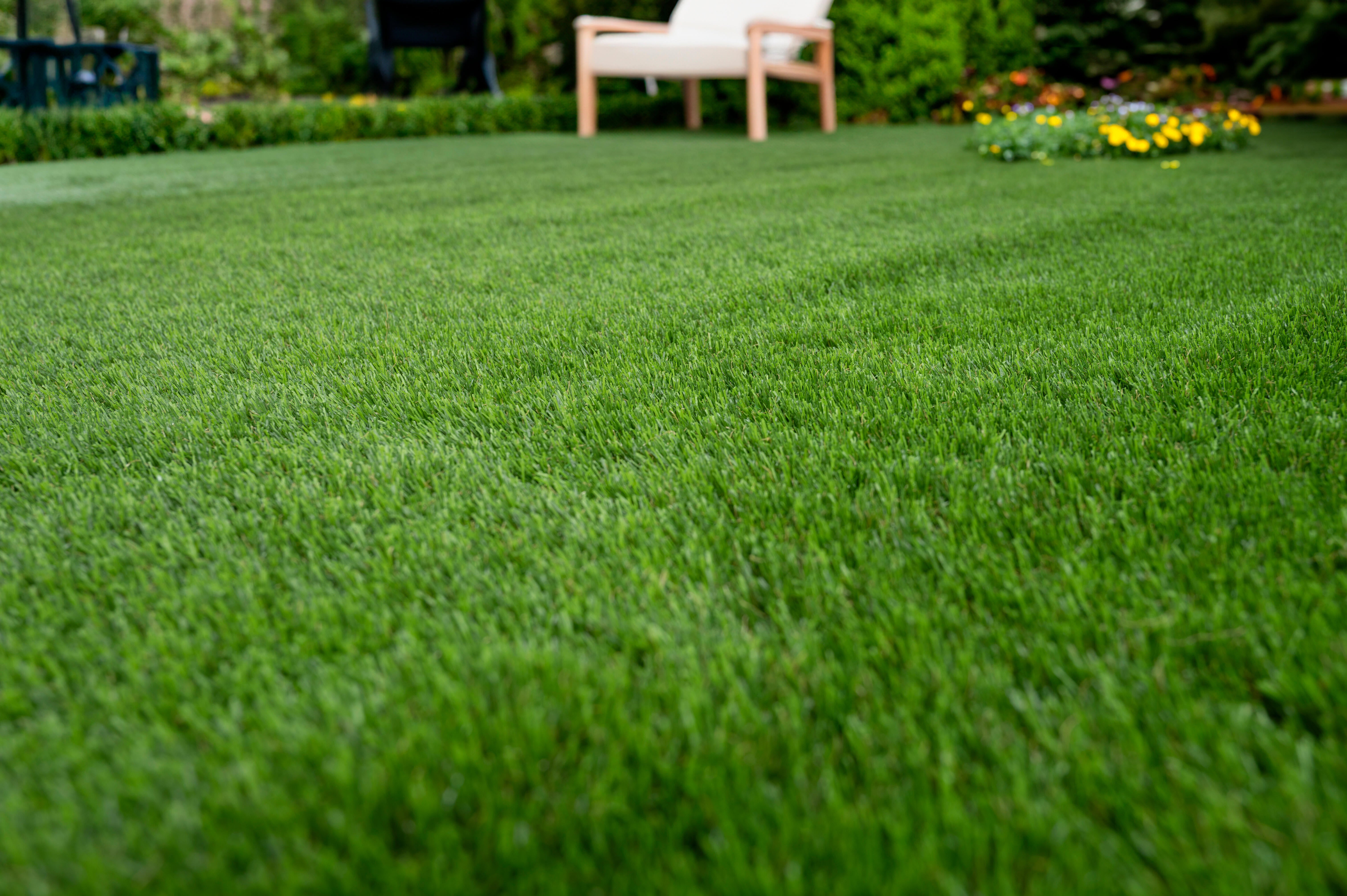 Rolo de relva artificial XAMANEK LAREDO 33MM 2X5M 27300 pontadas m2 e 6000 DTex - 12