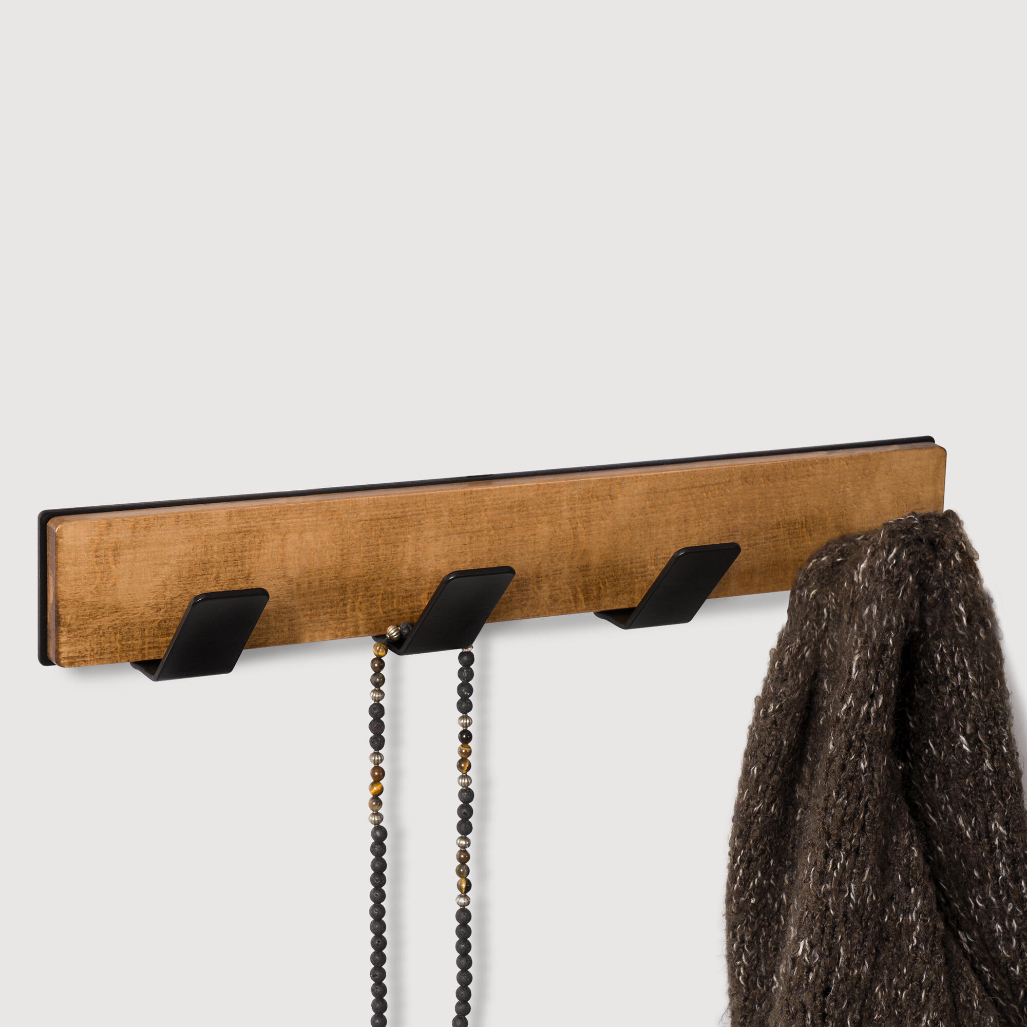 Perchero de pared madera y acero negro con 4 ganchos - 4