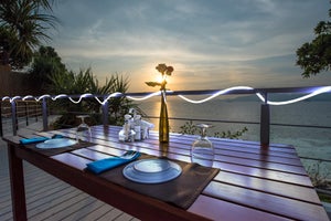 Guirnalda De Luces Con Flores LED - 1.5 M, 10 Luces, Luz Blanca Cálida, A Pilas, Para Interior Y Exterior
