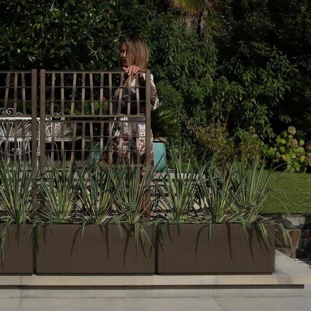 Tavolo per Piante Rettangolare in Metallo - 67 x 20 x 77 cm - Supporto per Piante - Marrone | Leroy Merlin Tavolo per Piante Rettangolare in Metallo - 67 x 20 x 77 cm - Supporto per Piante - Marrone | Leroy Merlin