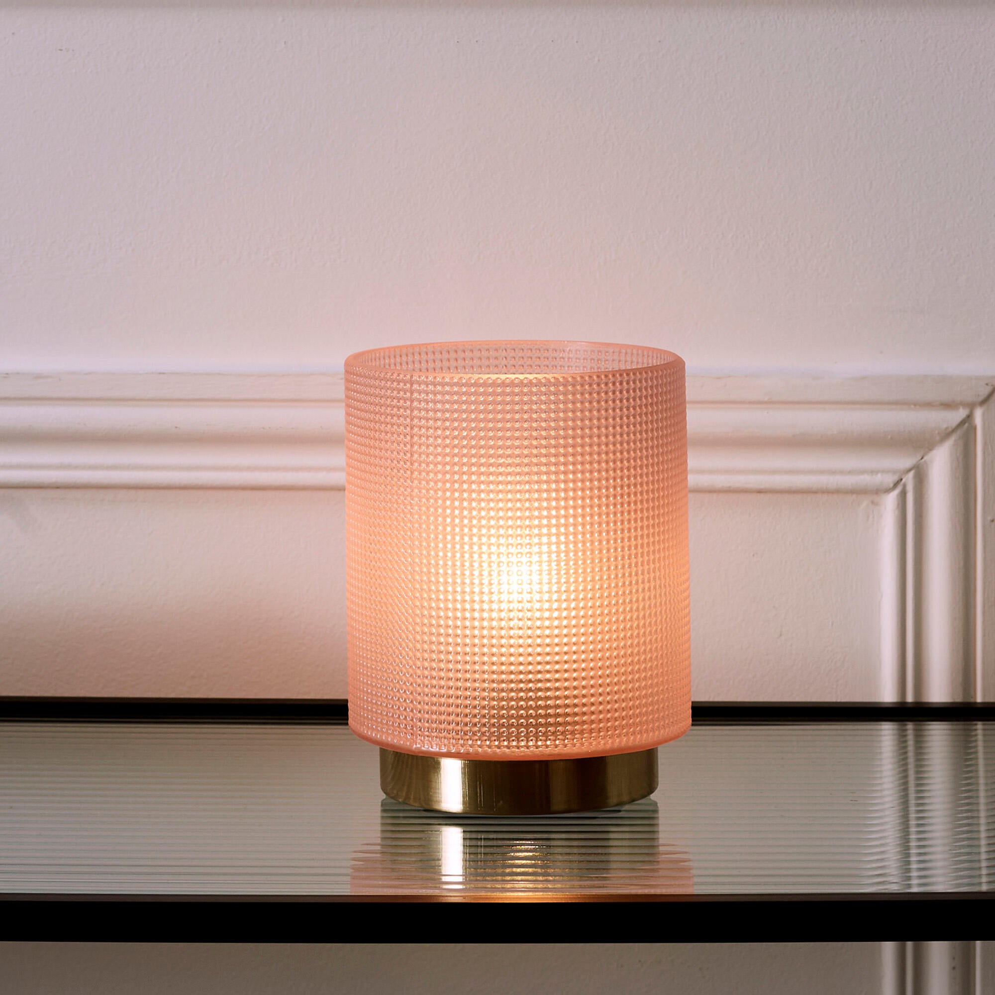 Lámpara de mesa compatible con casquillo E14 THE HOME DECO FACTORY con estructura amarilla pantalla rosa de vidrio alimentación a red - 2