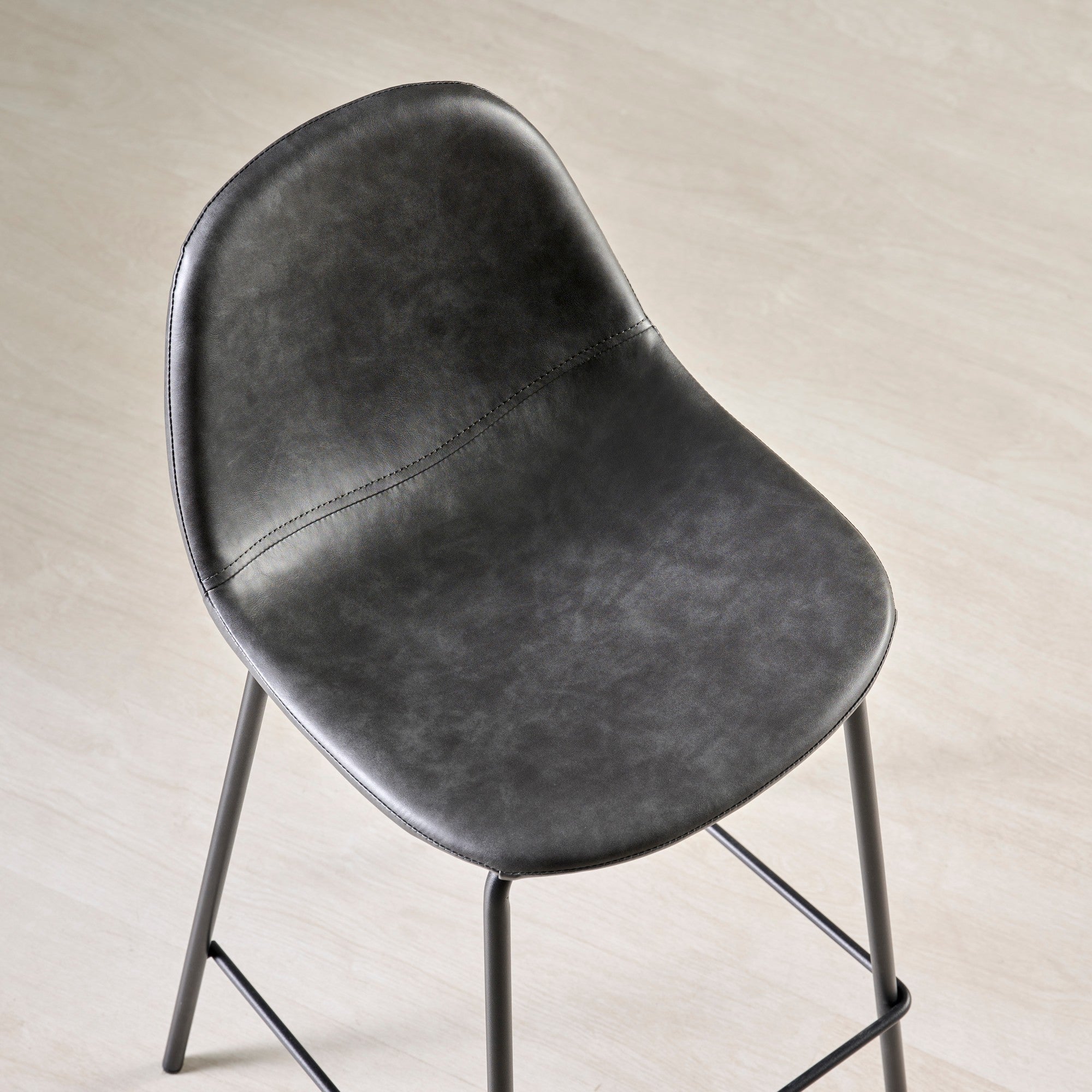 Pack x2 taburetes oslo armazón metálico negro, asiento vulcano