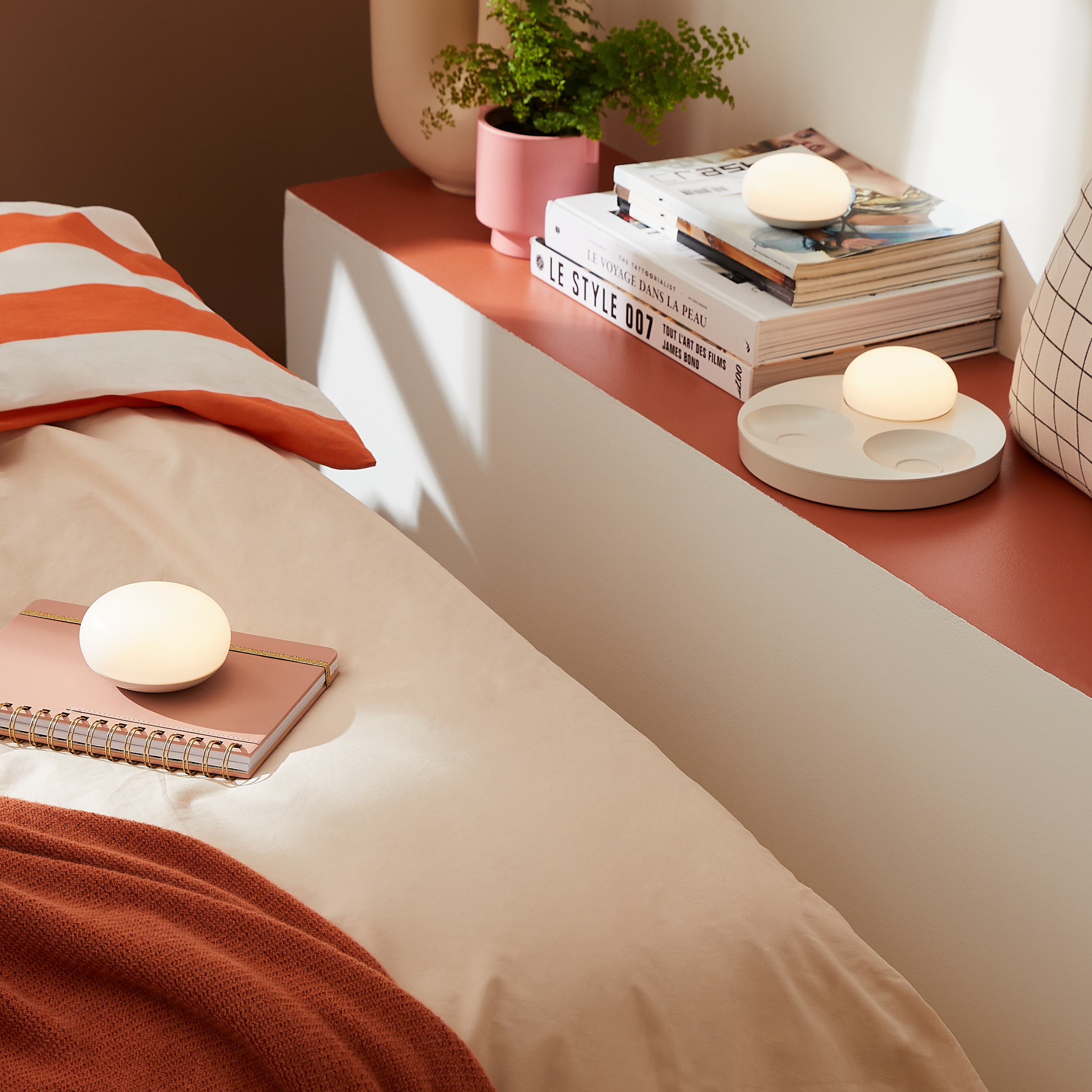 Pack 3 Lámparas de mesa recargables y sin cables LED Alawa INSPIRE con estructura beige pantalla blanca luz cálida 3000K Ø de 21 cm - 12