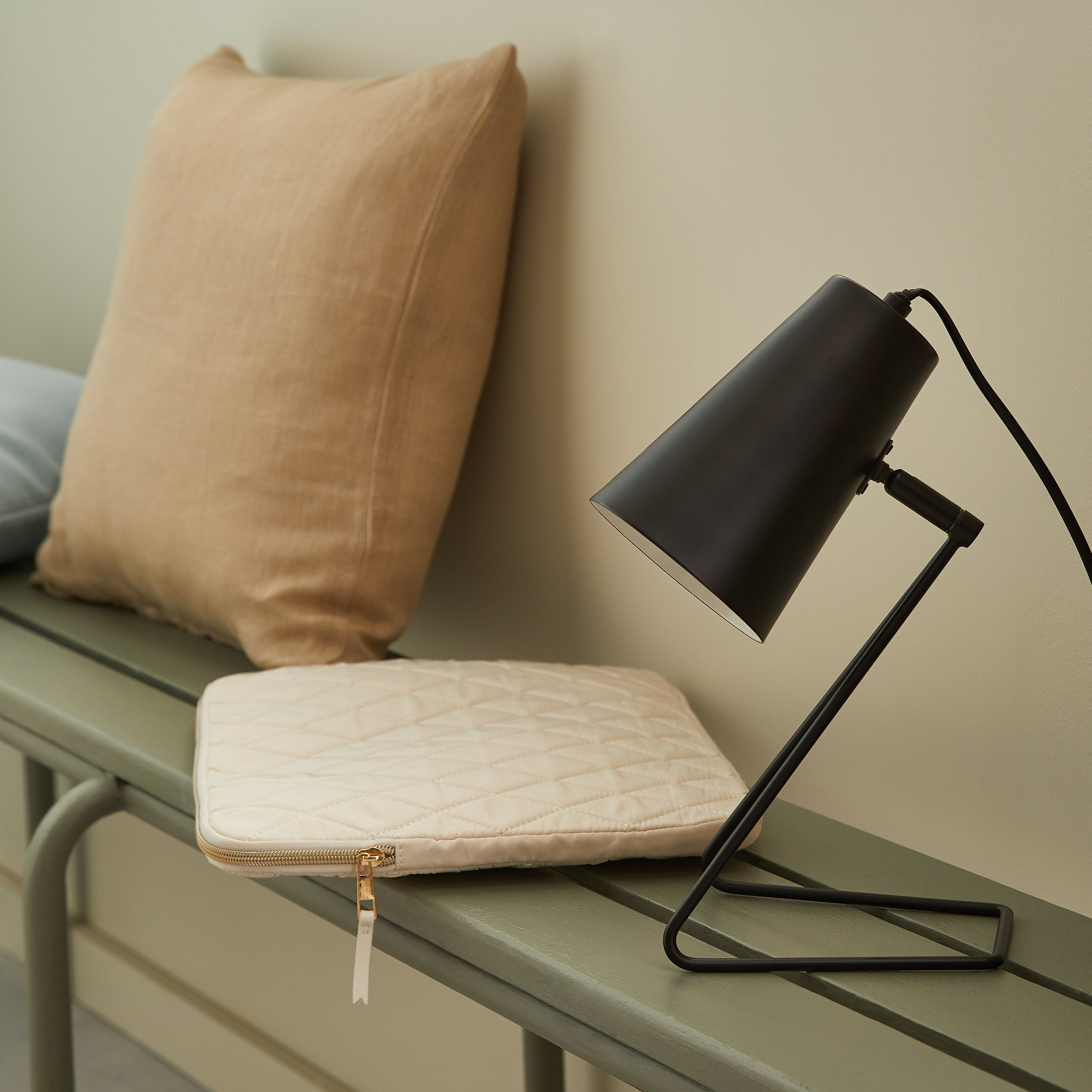 Lámpara de mesa compatible con casquillo E14 Moeta INSPIRE con estructura hierro negro pantalla negra de acero alimentación a red - 9