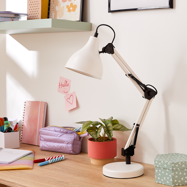Flexo para escritorio compatible con casquillo E27 Ennis INSPIRE con estructura hierro blanco alimentación a red