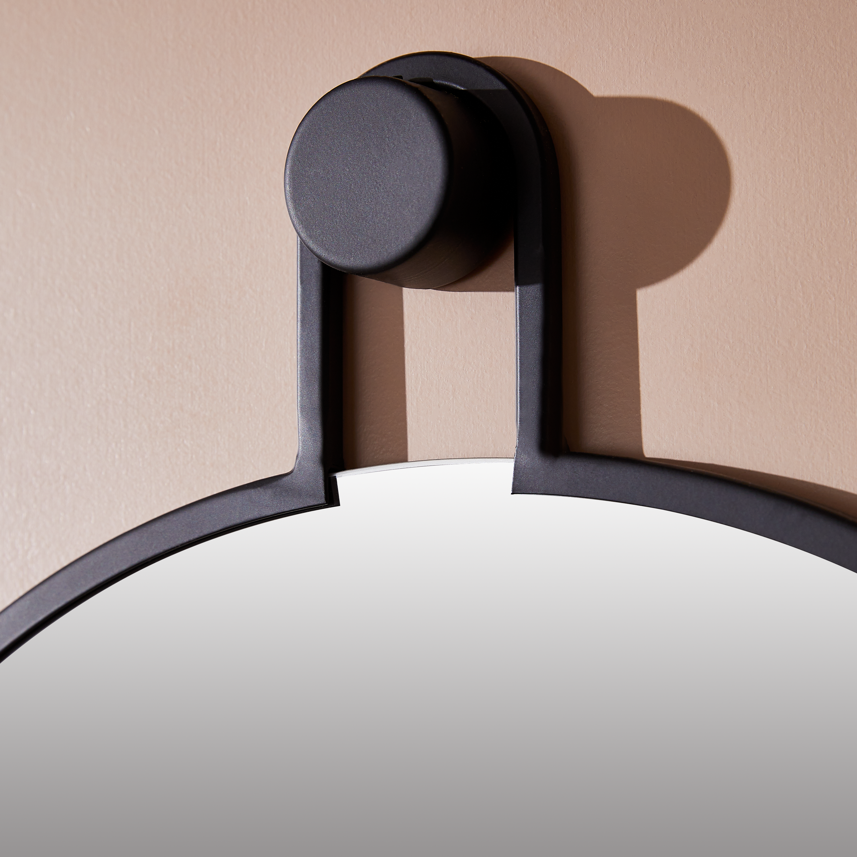 Miroir ovale métal noir Pendul INSPIRE, l.50 x H.70 cm - 13