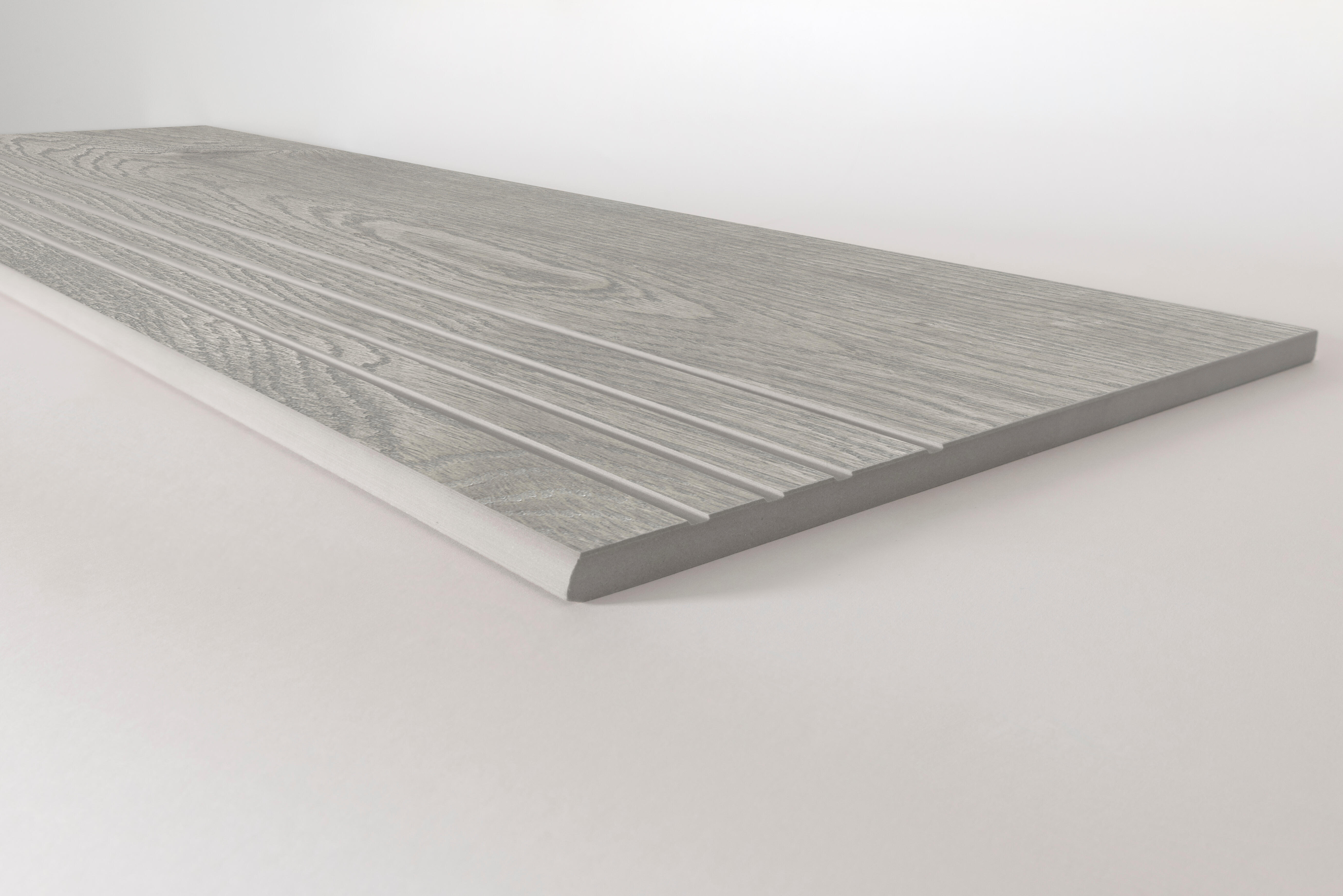 Pack de 2 peldaños gres porcelánico robur efecto madera gris 1.5x30cm espesor 9.8mm saloni