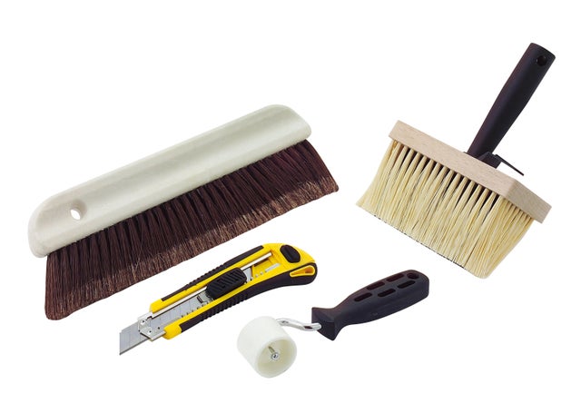 Kit du tapissier : 1 brosse à encoller + 1 balai colleur + 1 roulette + 1 cutter 18 mm 