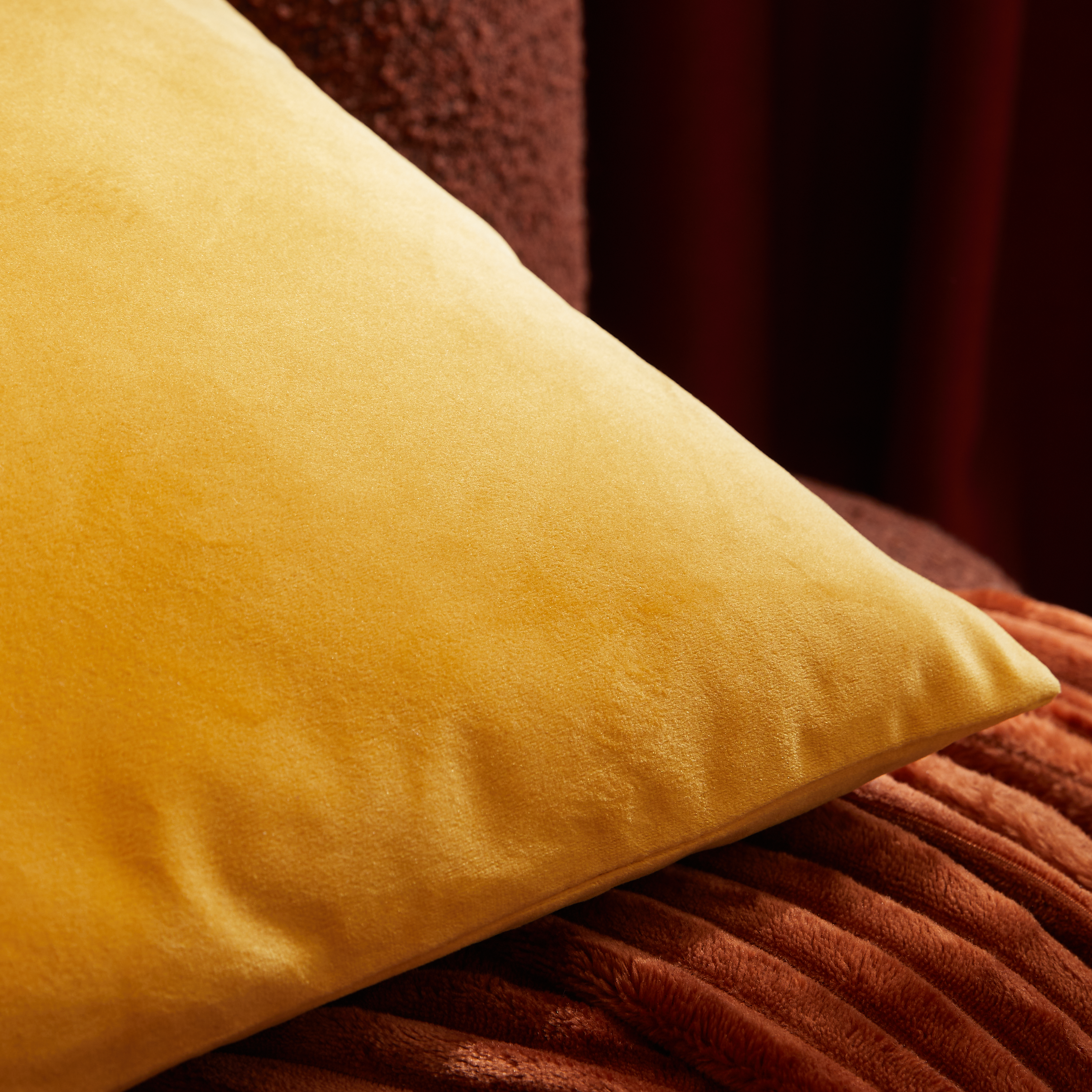 Poszewka na poduszkę welurowa Tony żółta 45 x 45 cm Inspire - 13