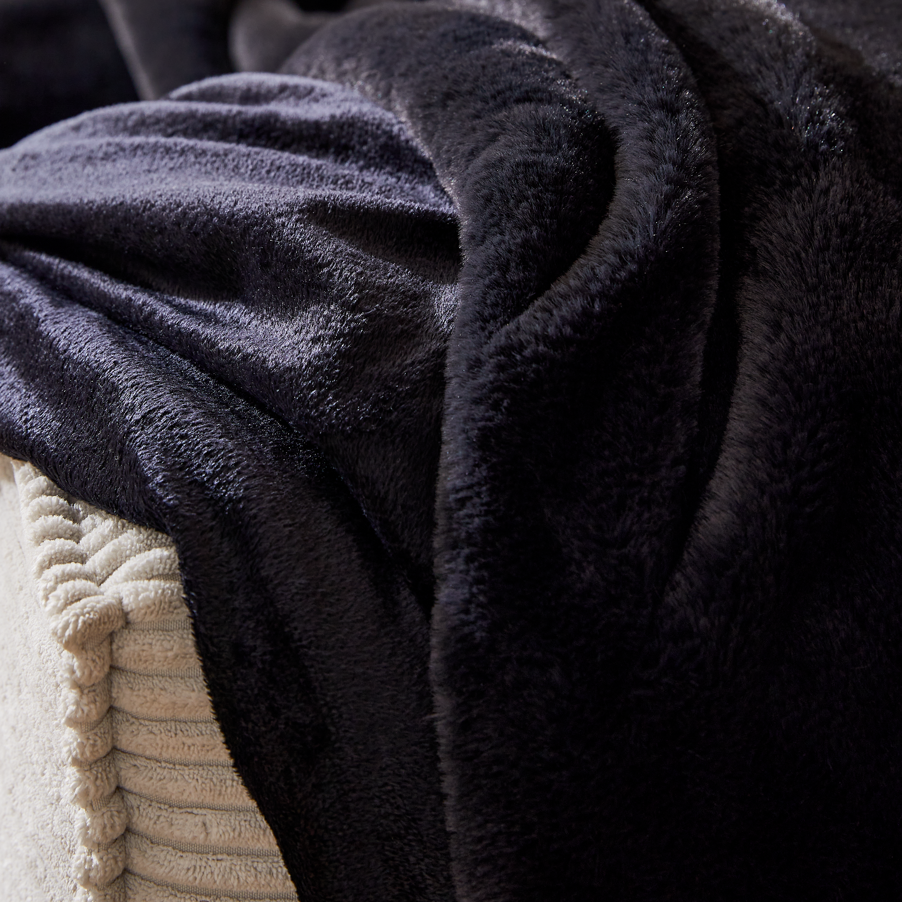 Manta imitación piel Enalie rectangular INSPIRE poliéster liso negro producto sin acabado en los cantos de 200x220 cm - 5