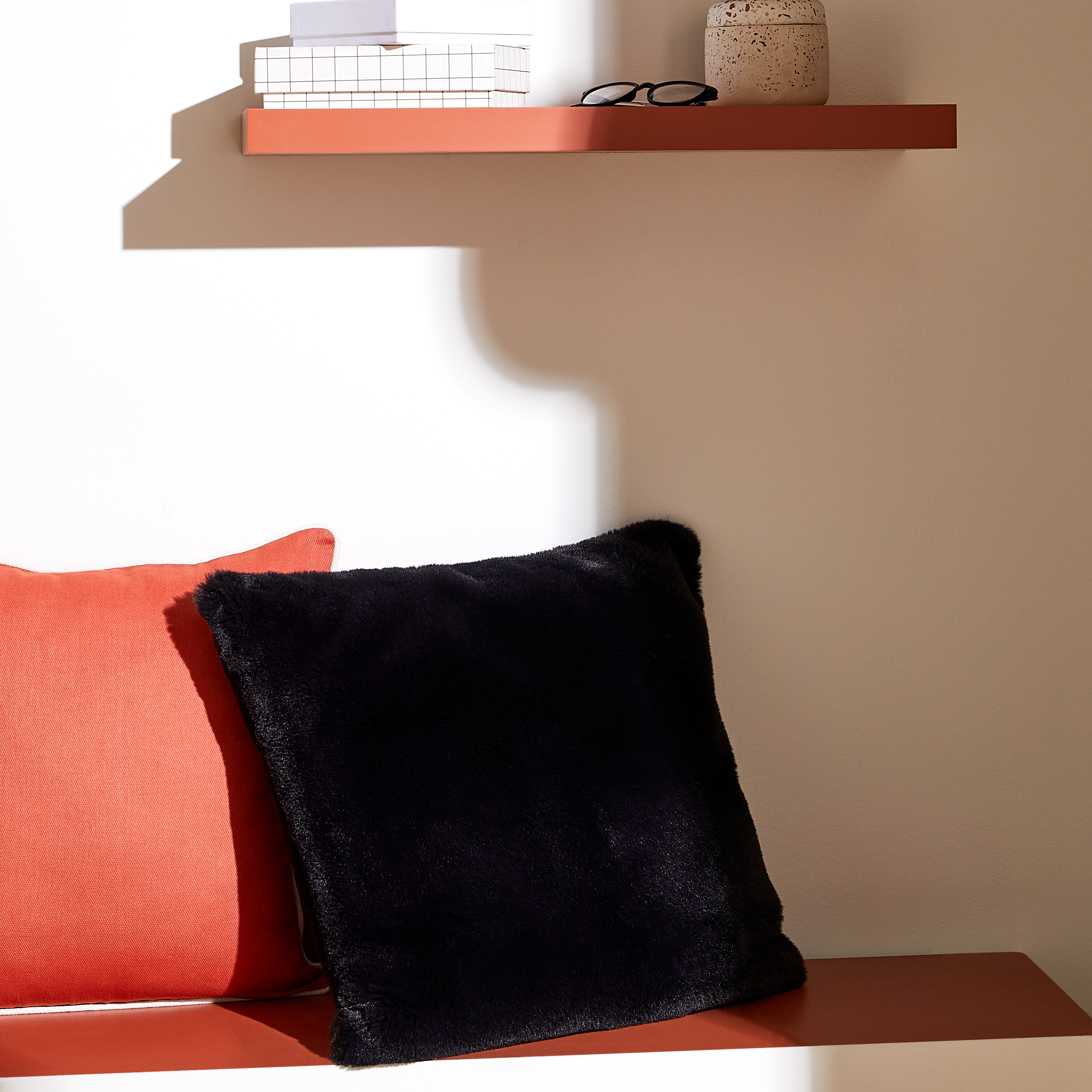 Coussin Swanny, imitation fourrure, noir l.45 x H.45 cm INSPIRE - 6